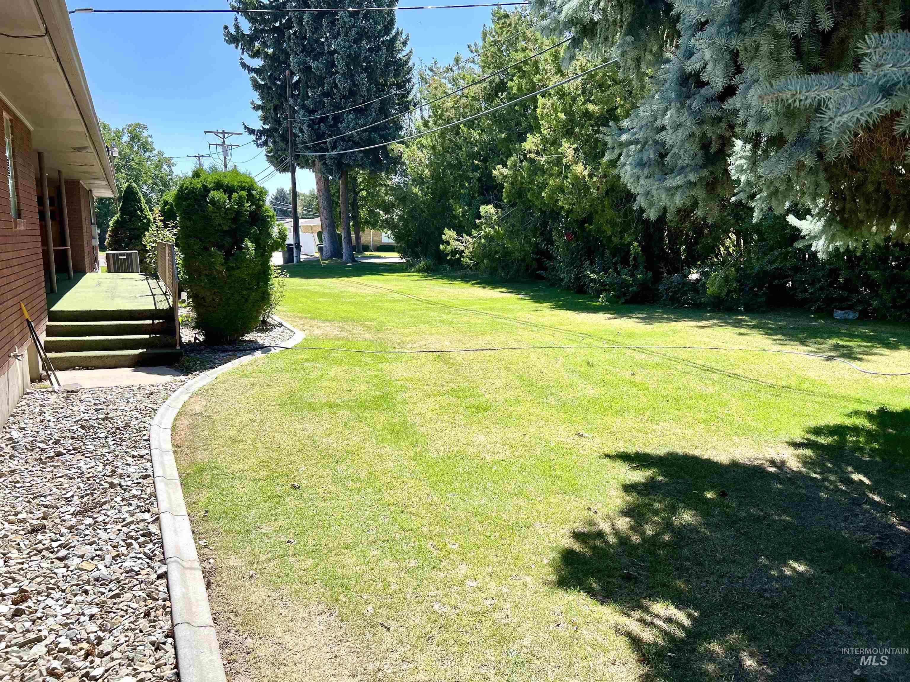 2240 Overland Ave Property Photo 3