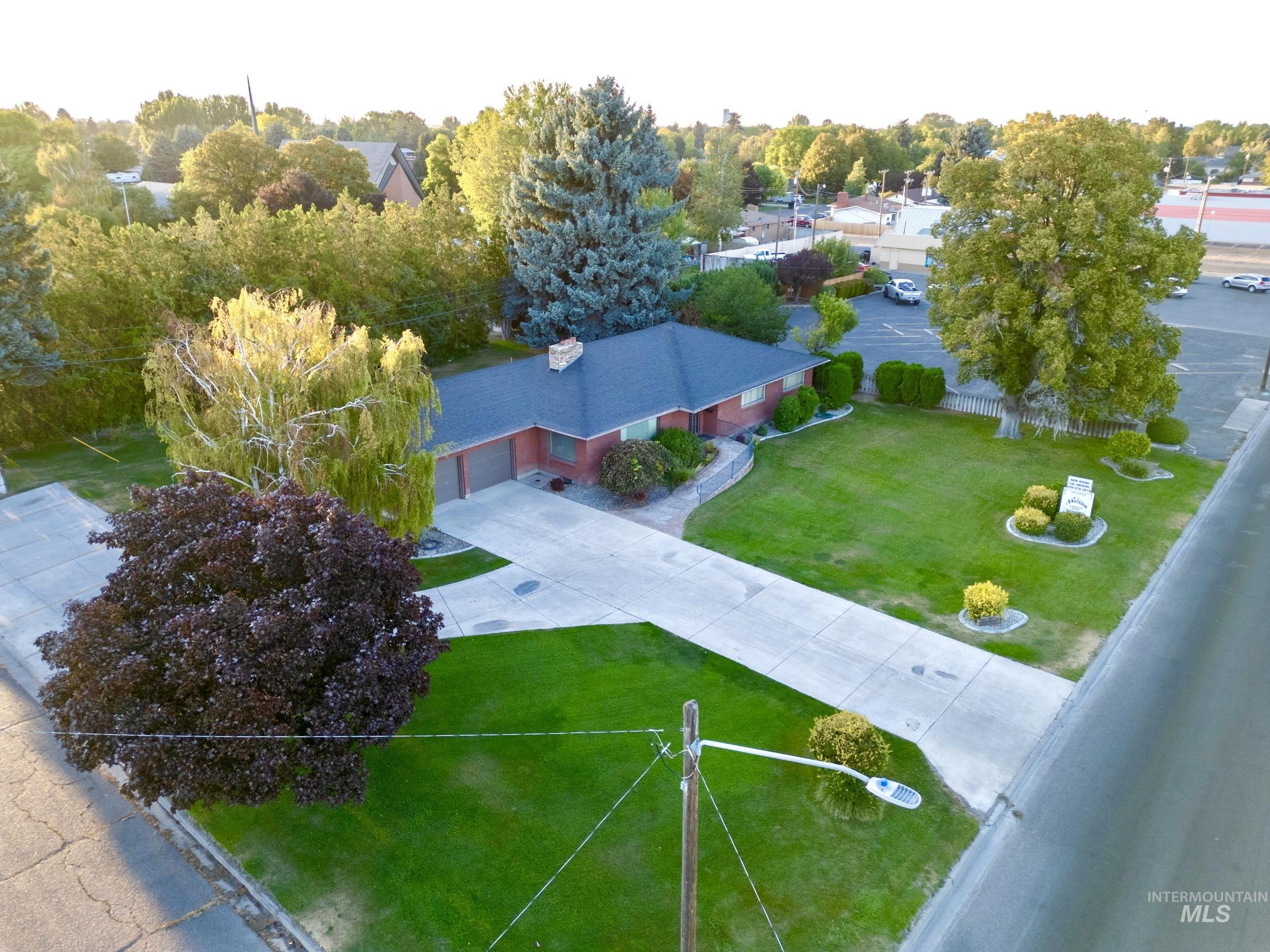 2240 Overland Ave Property Photo 5