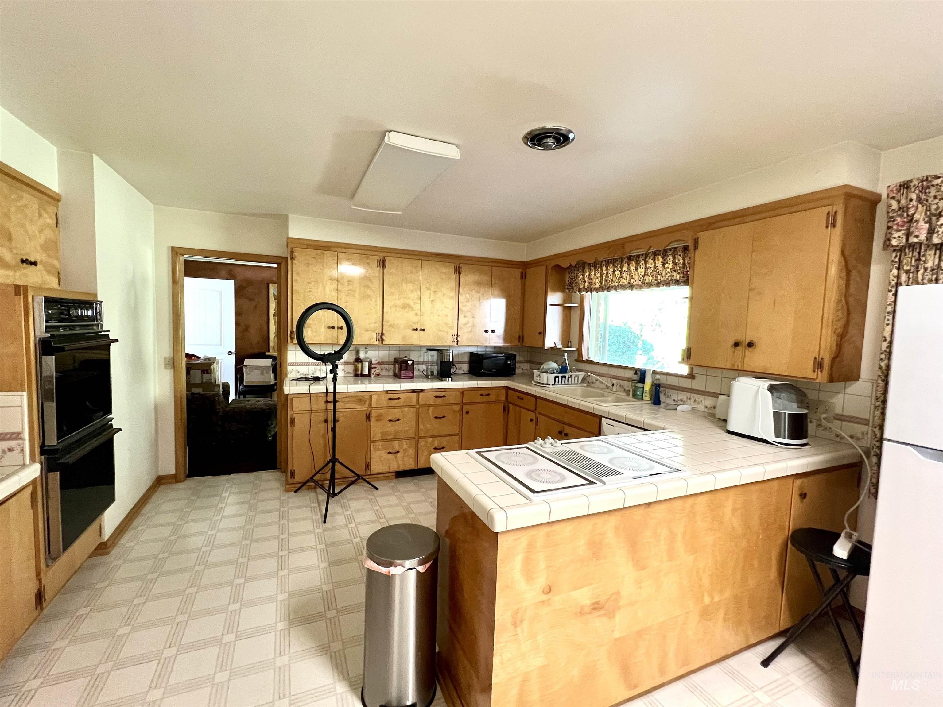 2240 Overland Ave Property Photo 8