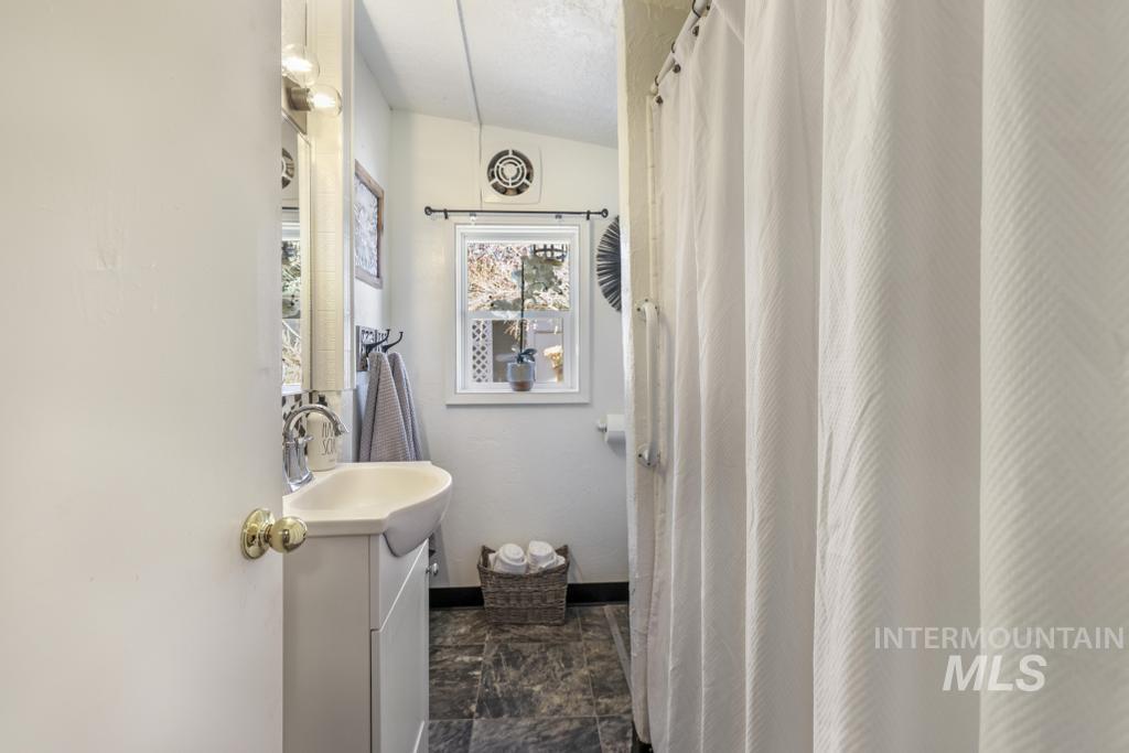 1437 4th Ave E Property Photo 21