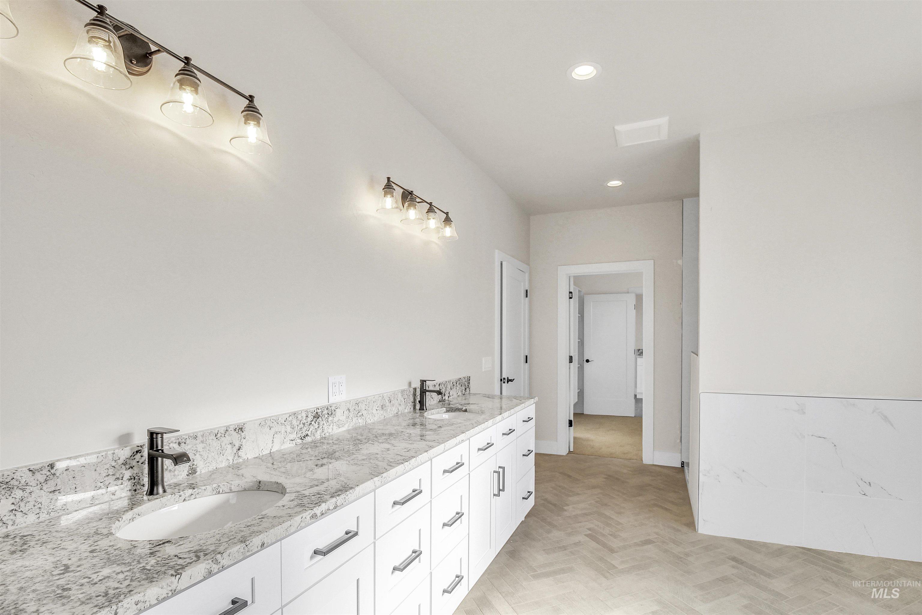 262 Ferdinand Circle Property Photo 17