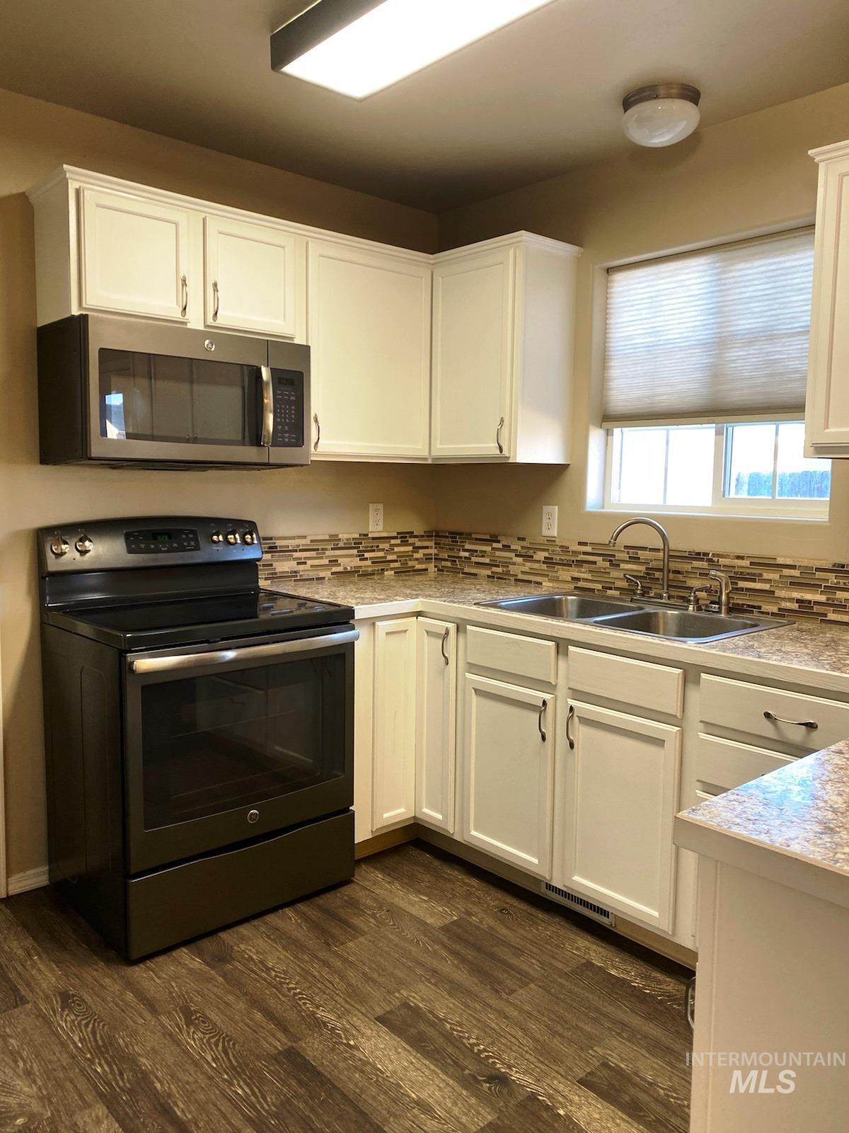 651 S Harrison Street Property Photo 4