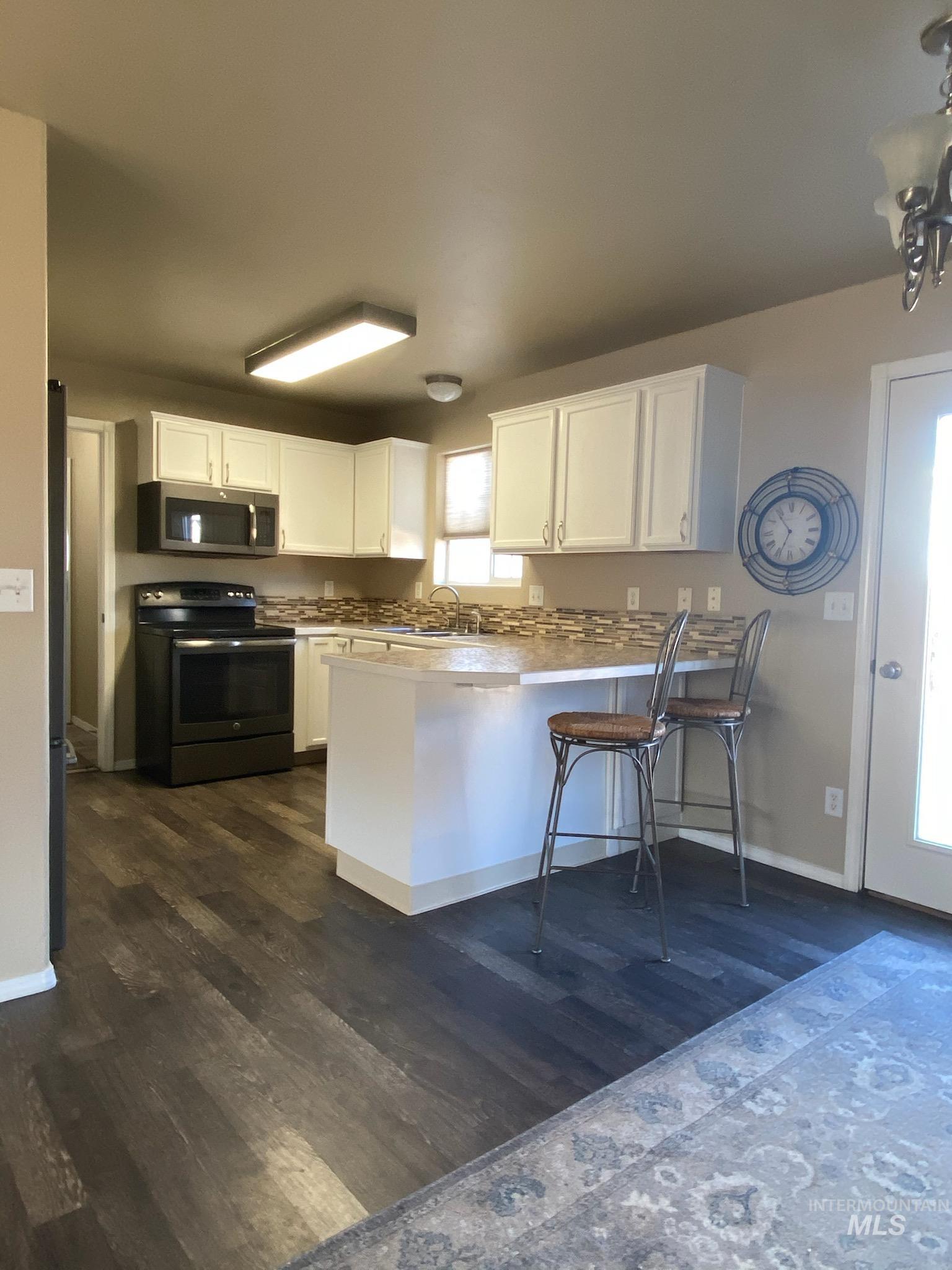 651 S Harrison Street Property Photo 6