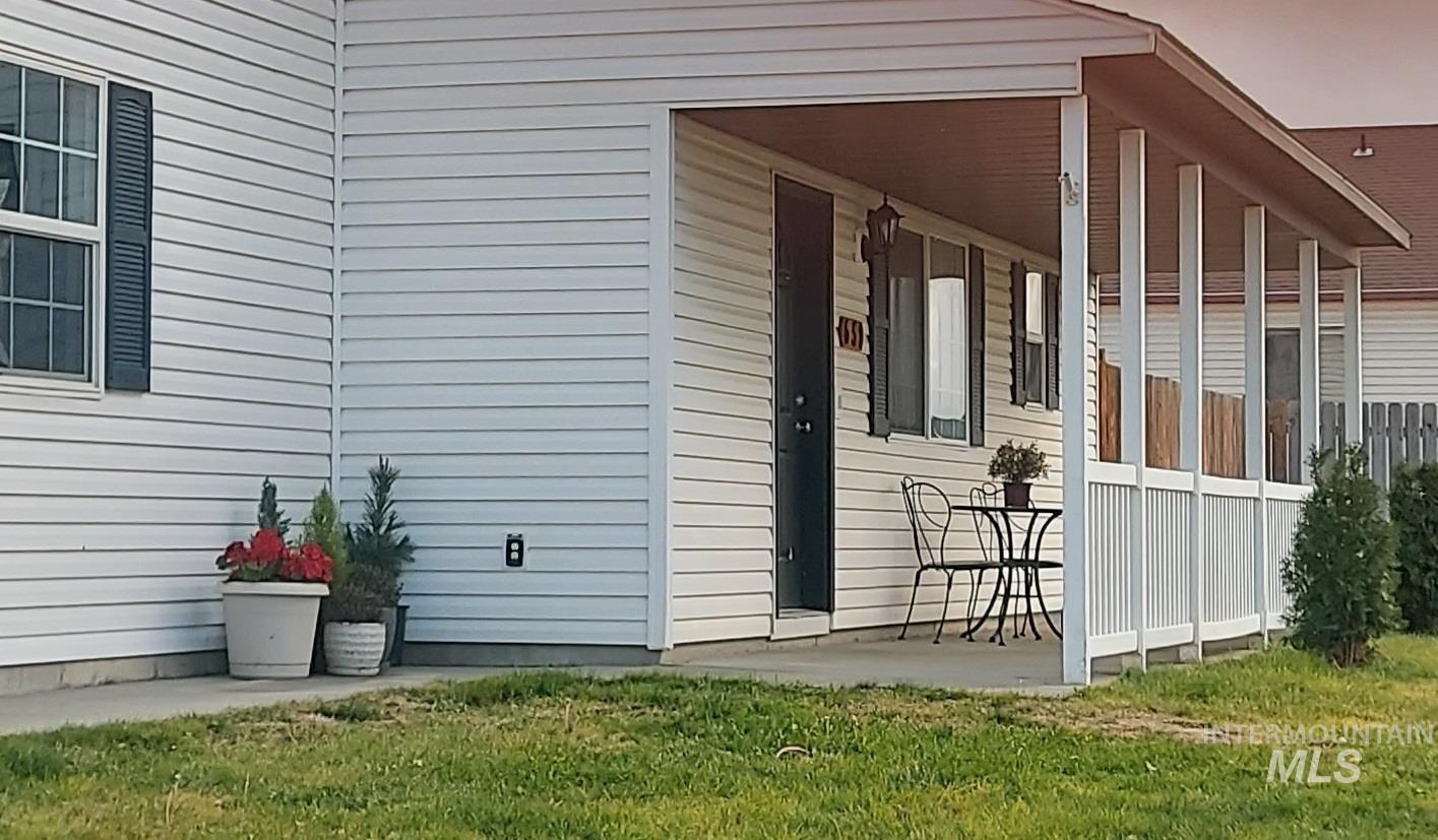 651 S Harrison Street Property Photo 7