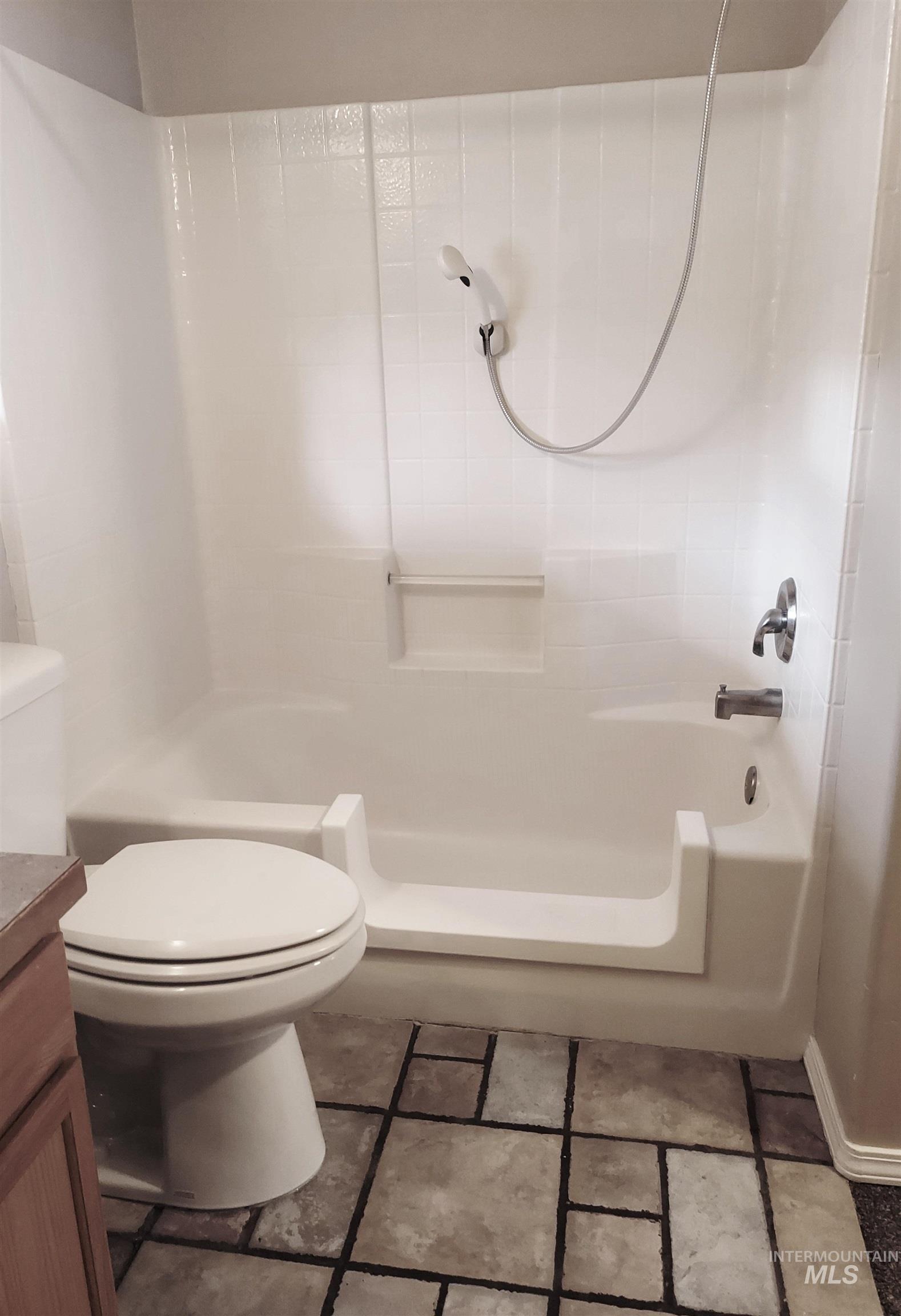 651 S Harrison Street Property Photo 9