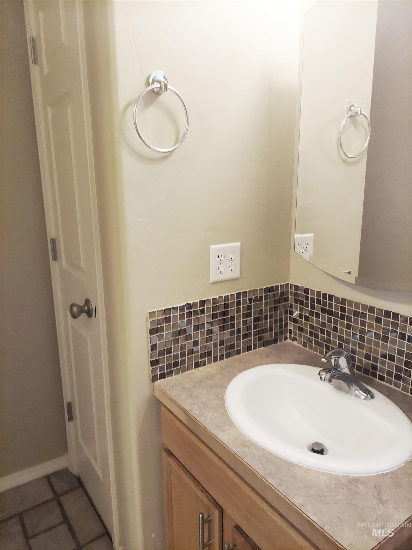 651 S Harrison Street Property Photo 11