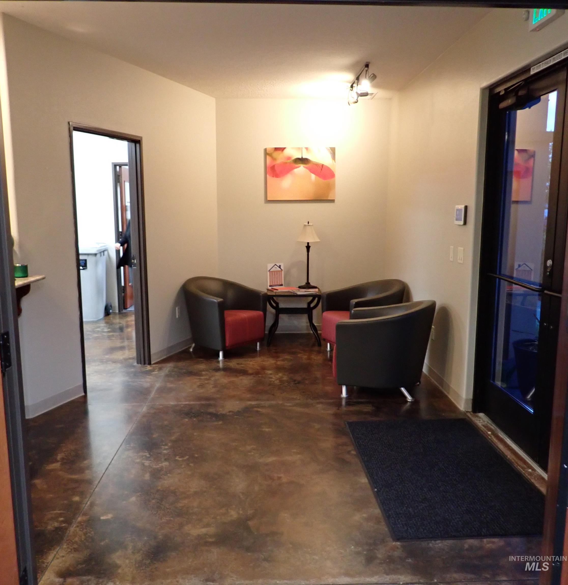 925 S Allante Pl. Property Photo 3