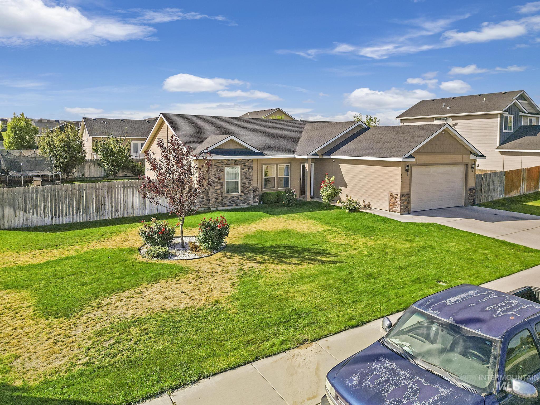 476 Feather Ave Property Photo