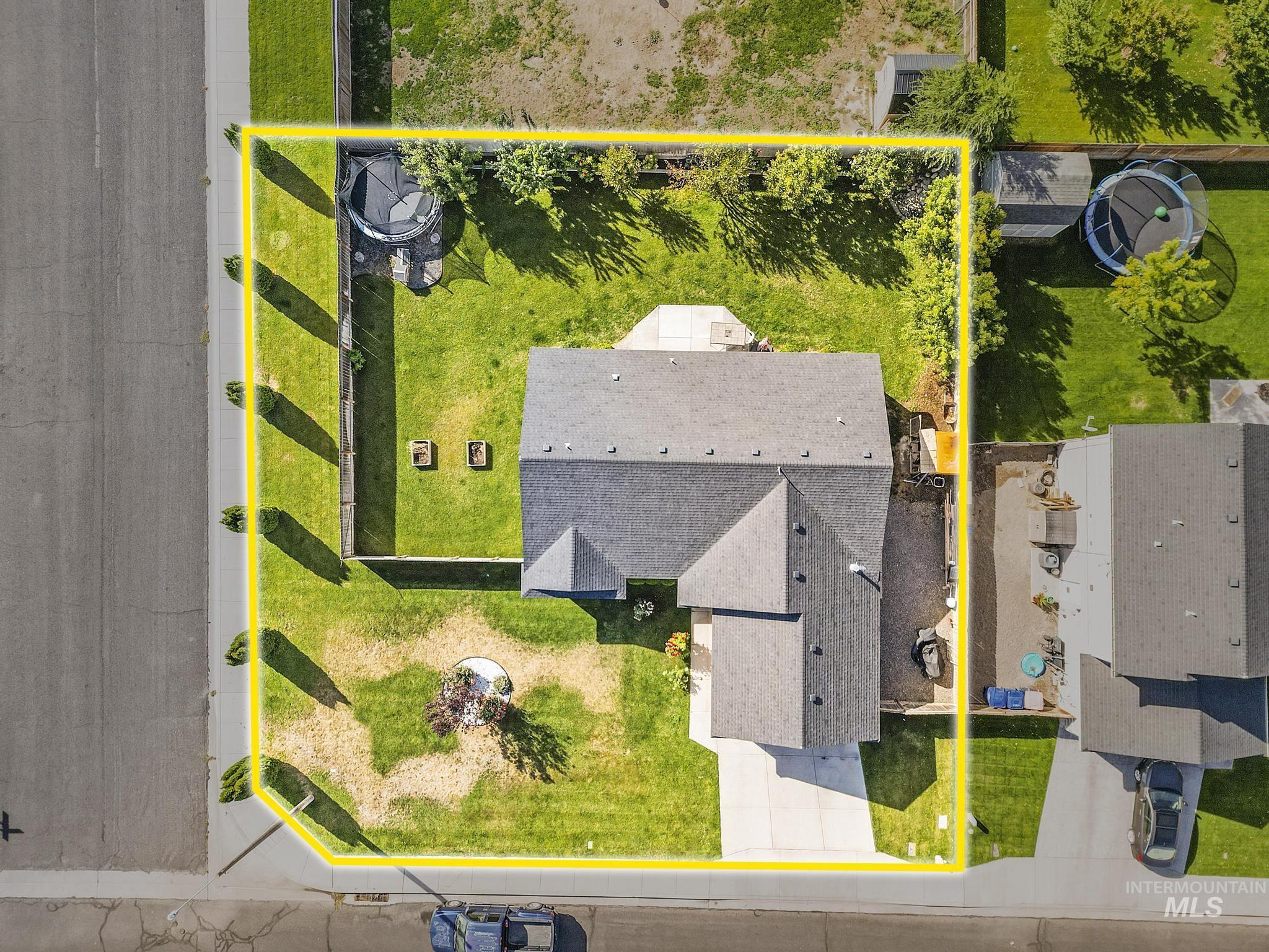 476 Feather Ave Property Photo 4