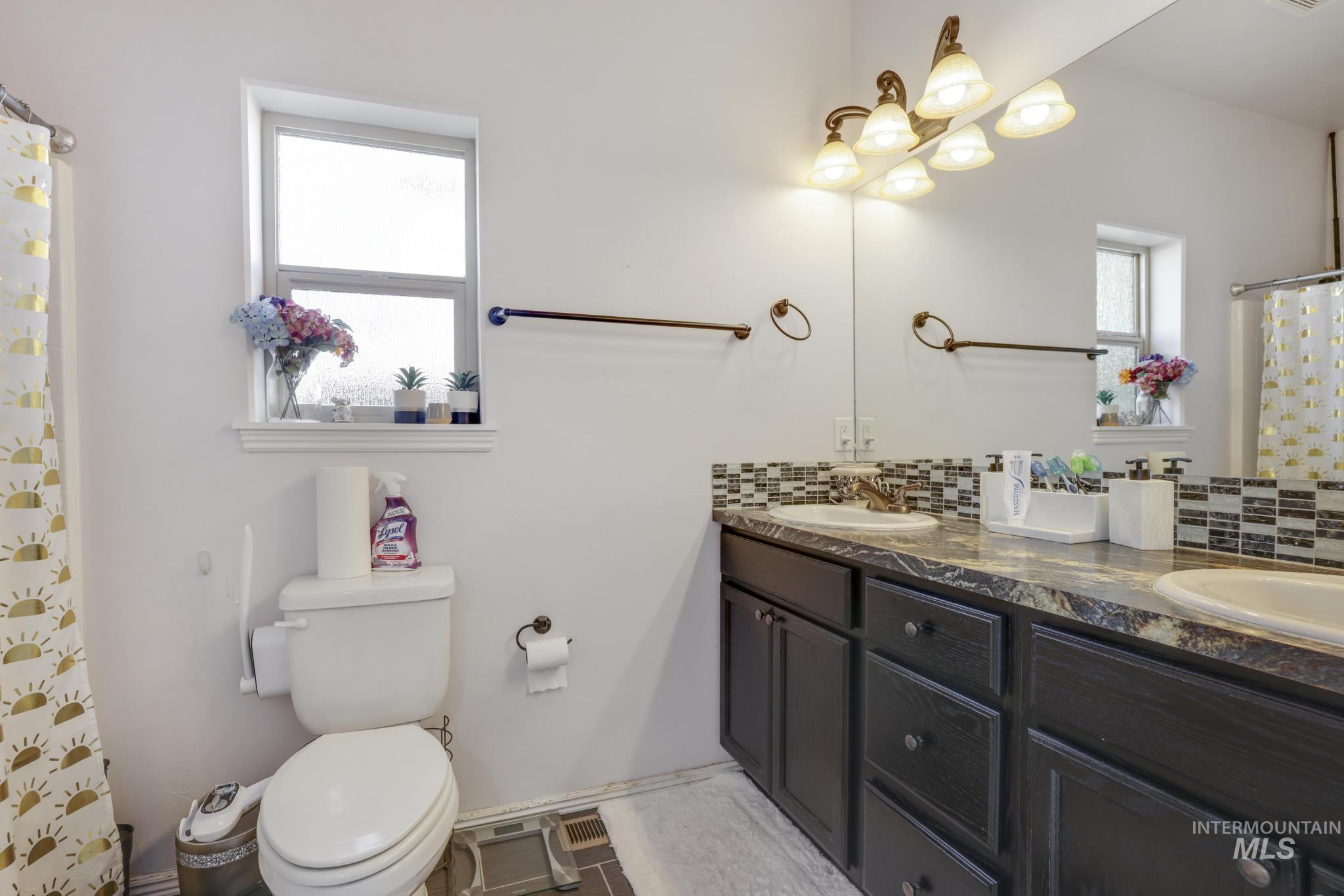 476 Feather Ave Property Photo 22