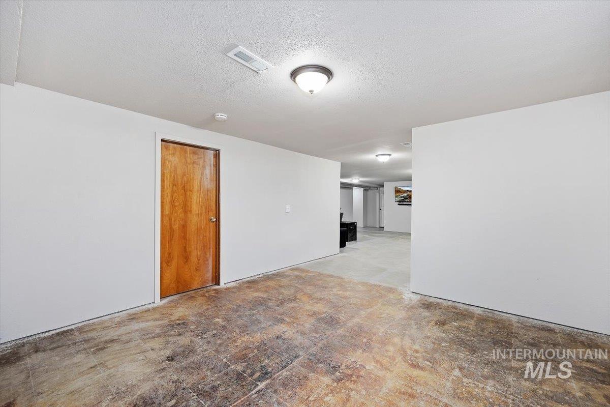 590 W 300 S Property Photo 28