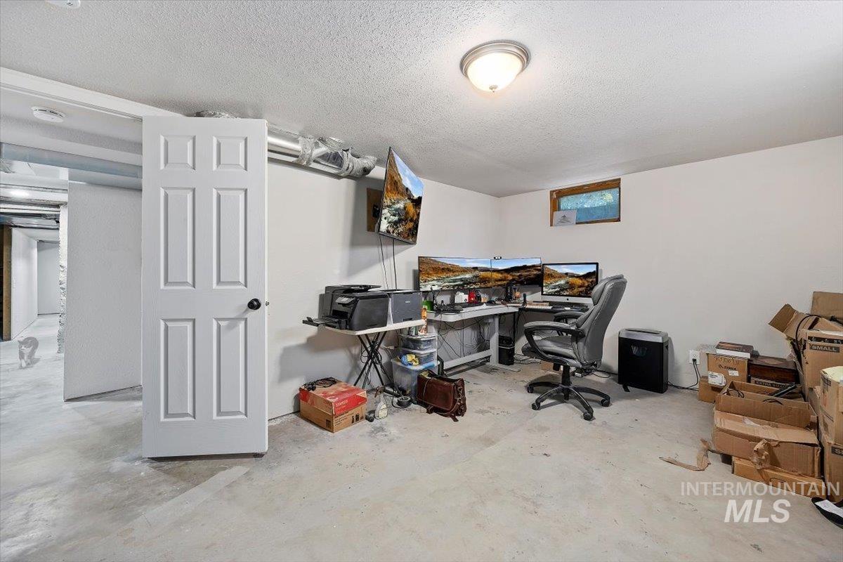 590 W 300 S Property Photo 31