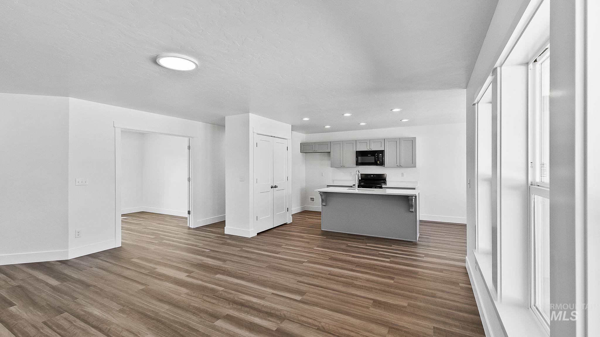 2508 E Crooked Creek Street Property Photo 4