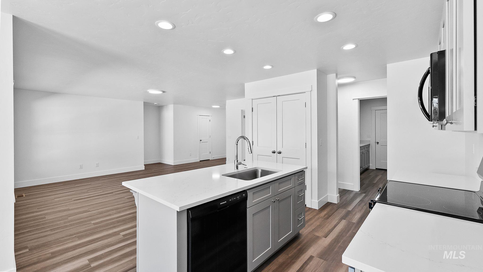 2508 E Crooked Creek Street Property Photo 8