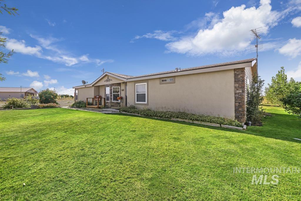 3075 N 2600 E Property Photo 3