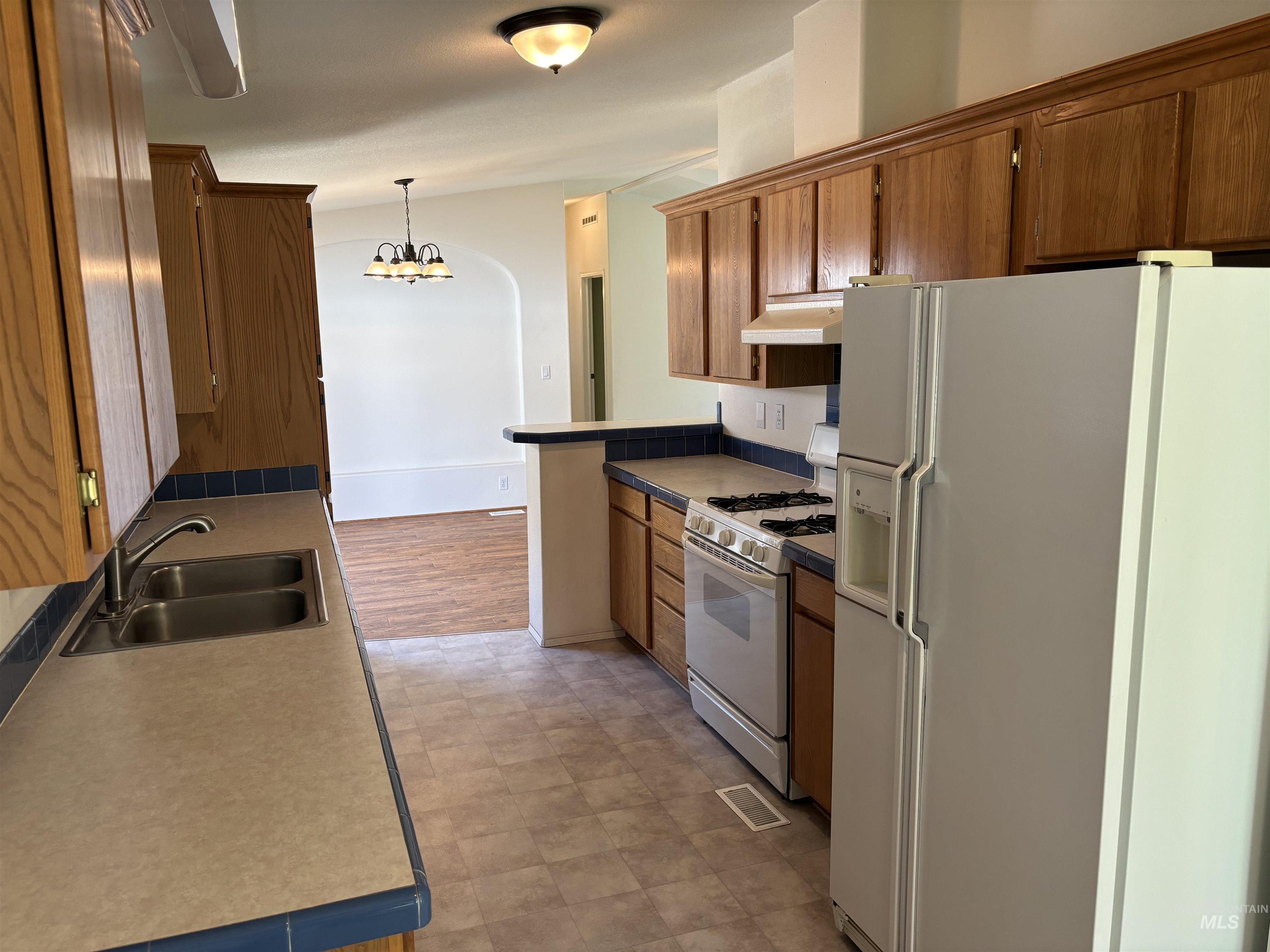 1824 Spring Canyon Lane Property Photo 3