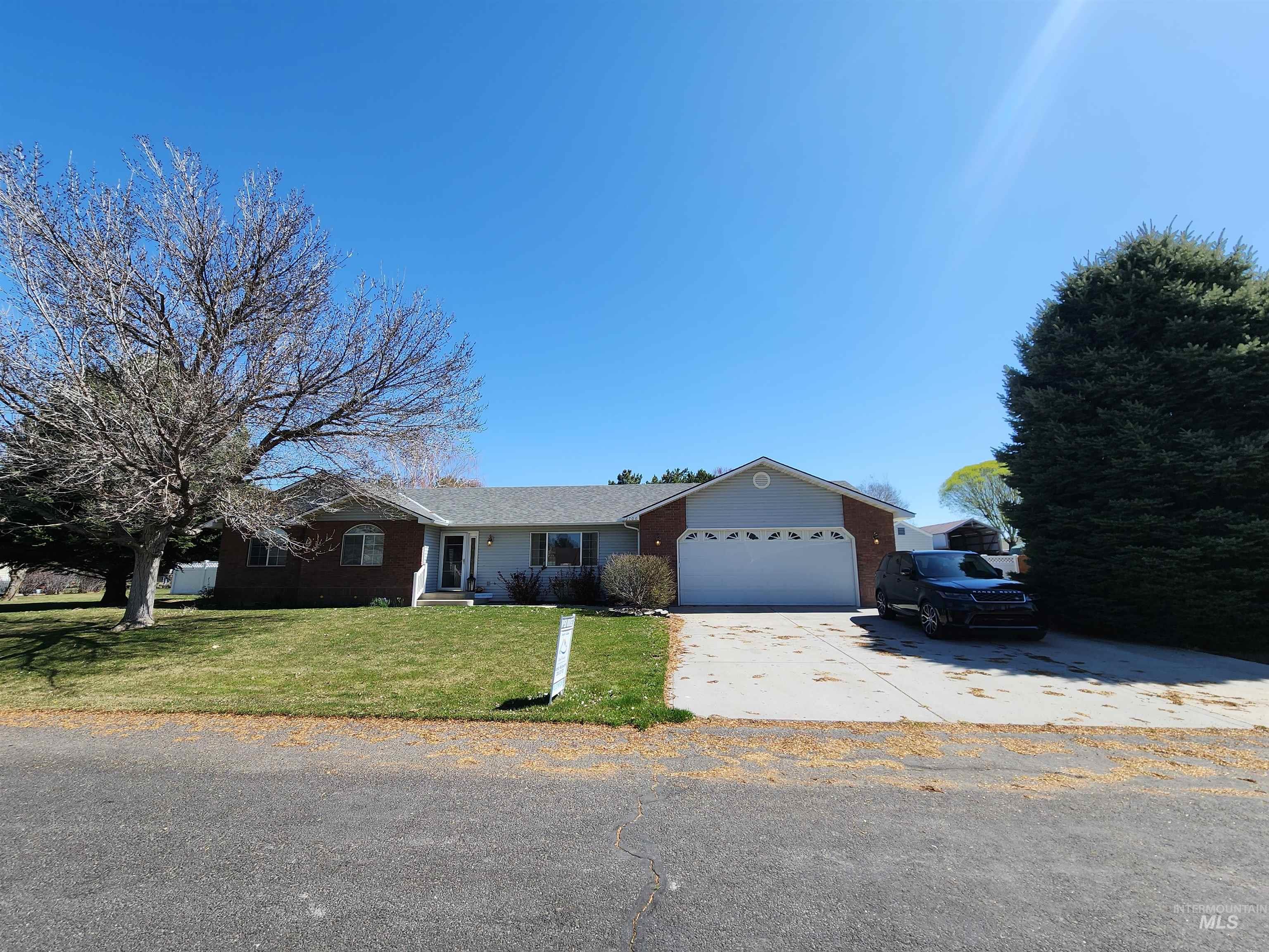 2706 Northview Dr Property Photo 1