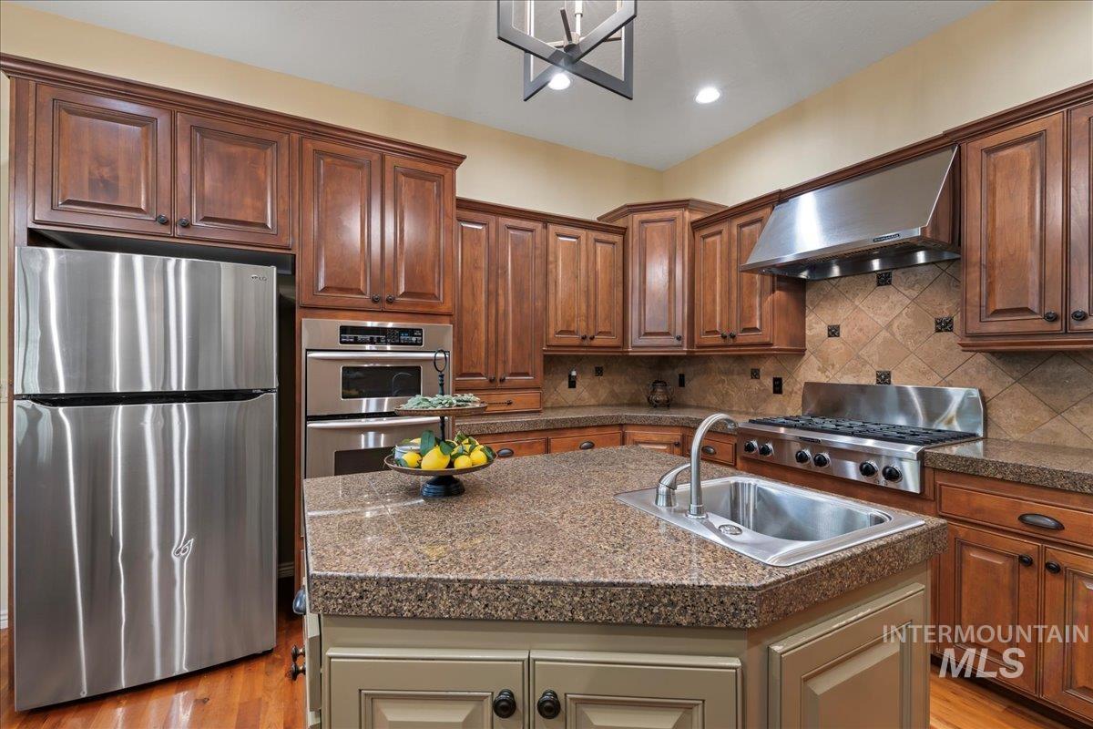 873 N Woodvalley Place Property Photo 12