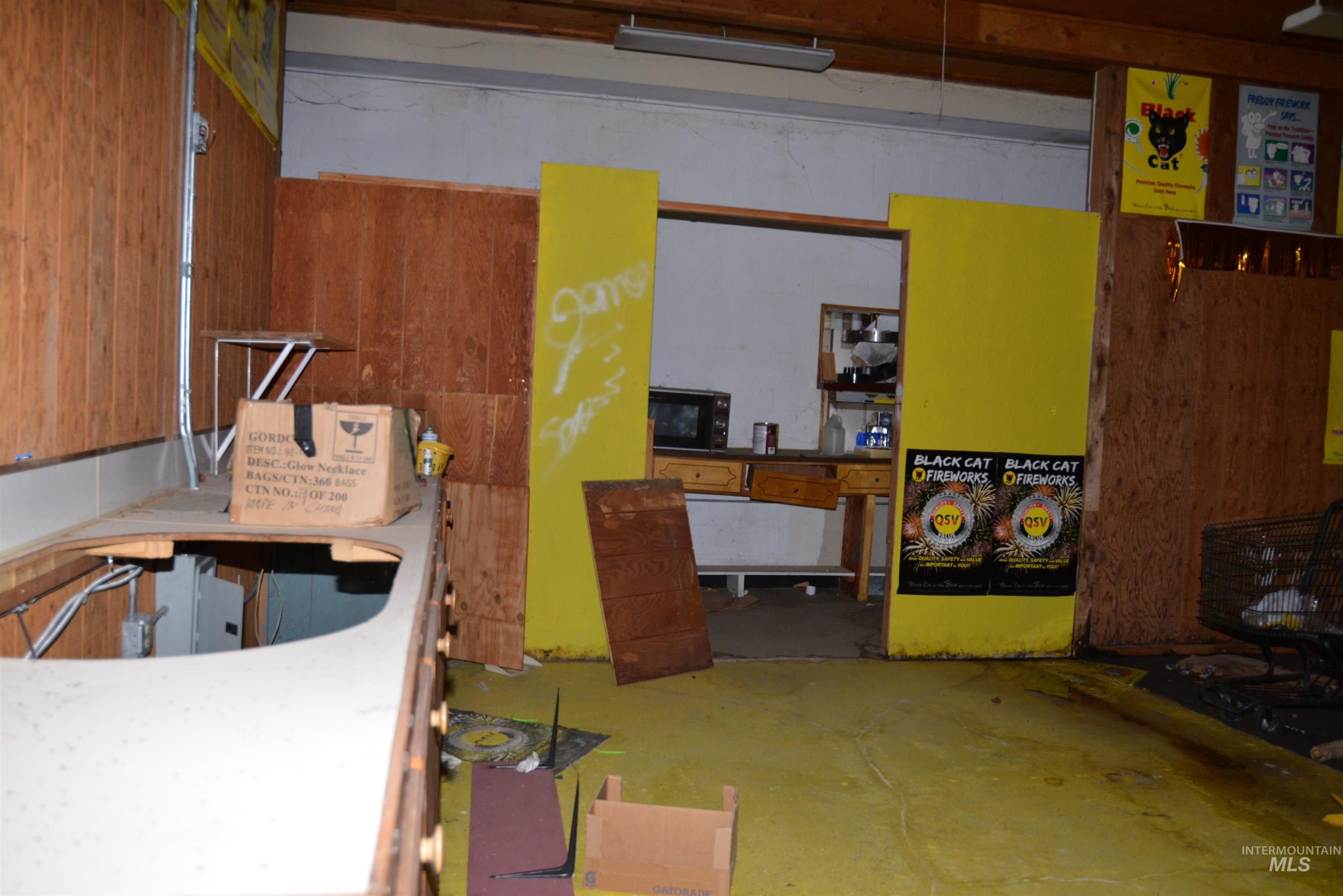 305 S Main Property Photo 2