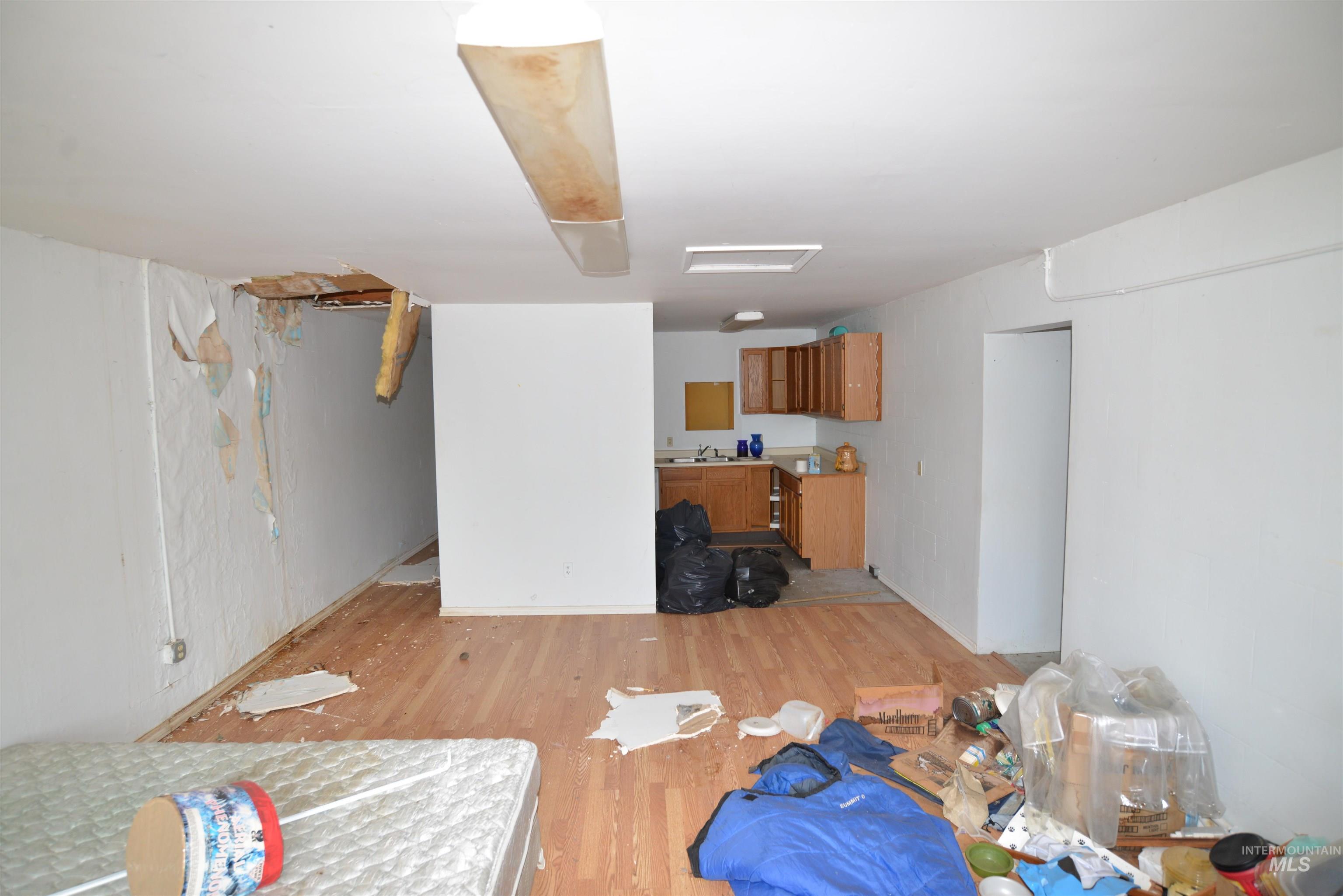 305 S Main Property Photo 8