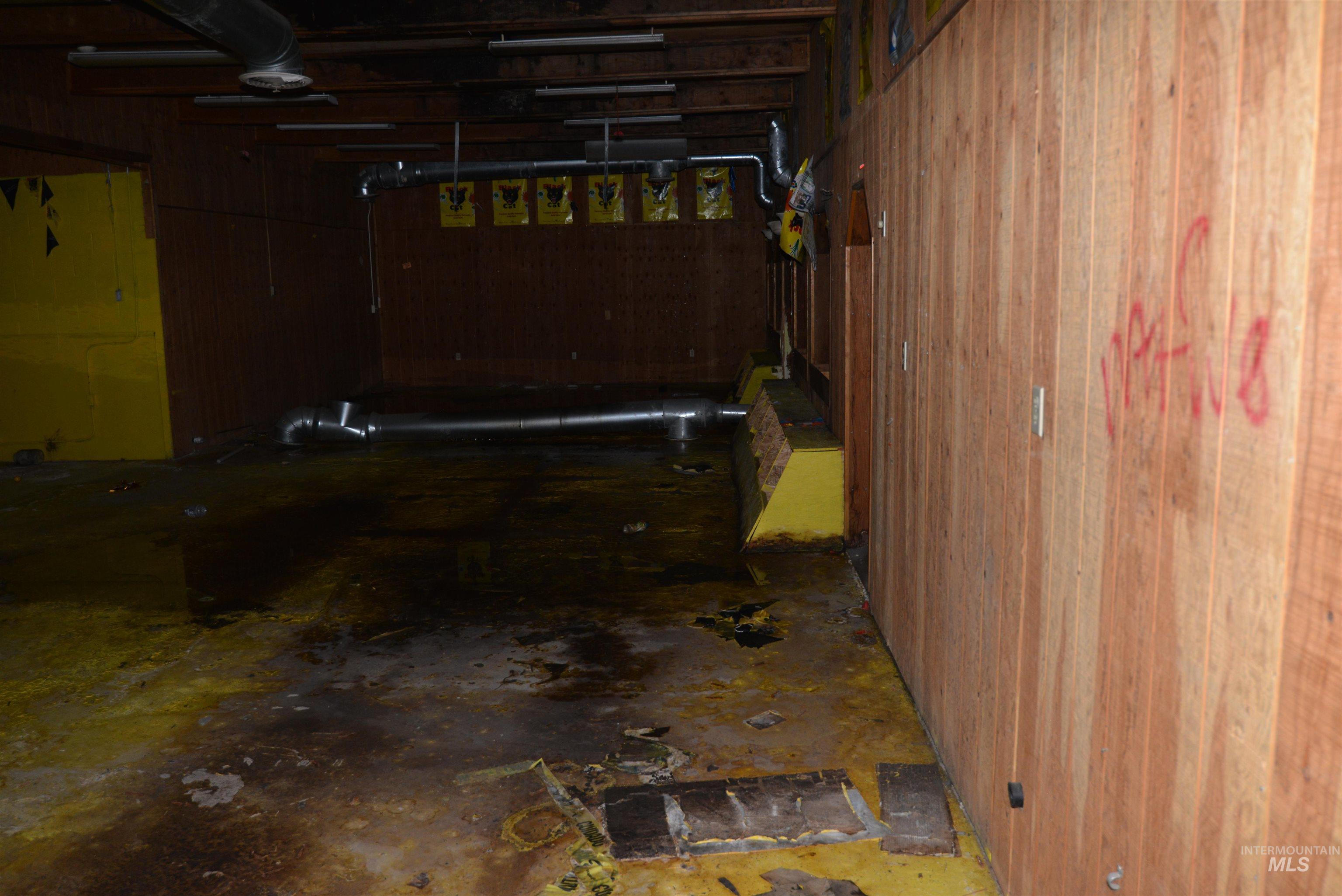 305 S Main Property Photo 14