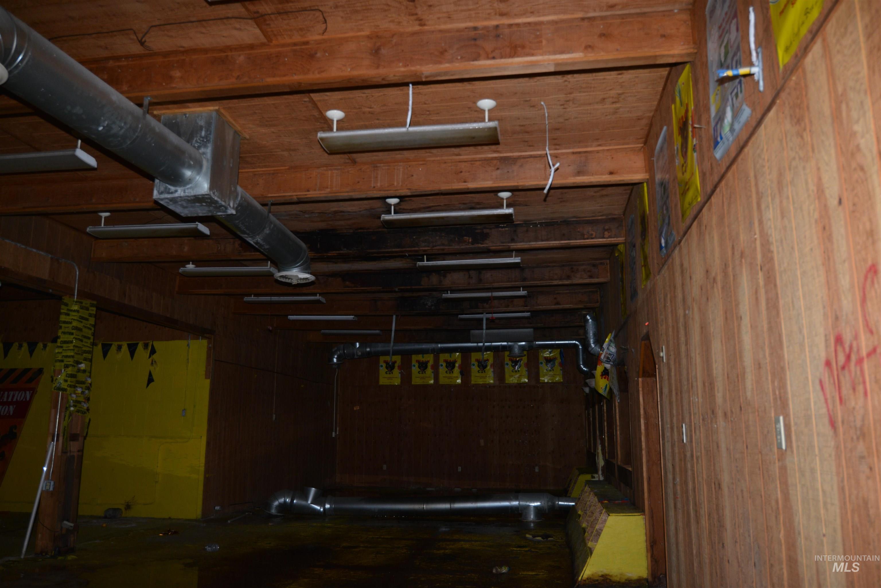 305 S Main Property Photo 17