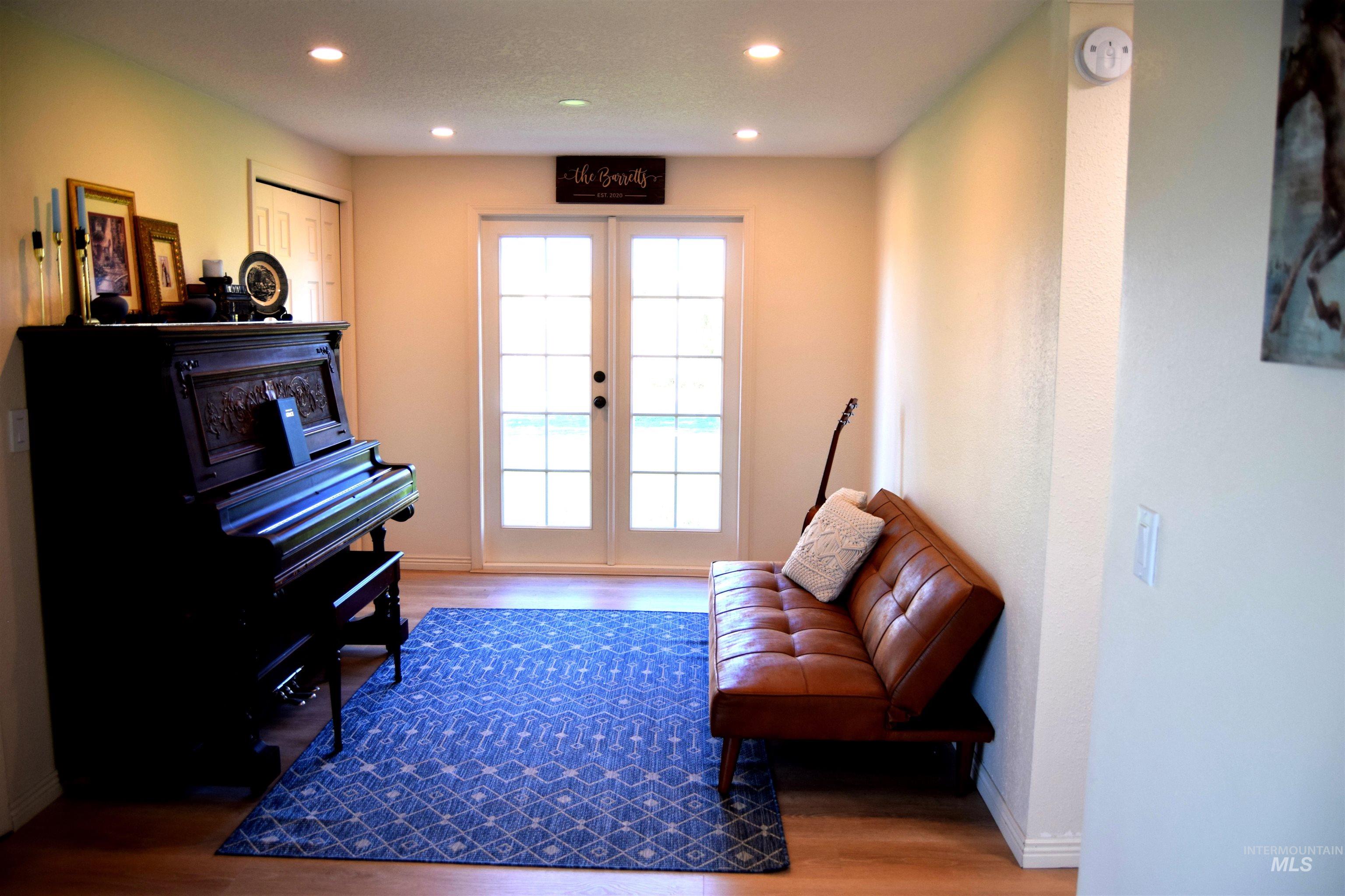 5654 Hillview Rd. Property Photo 9