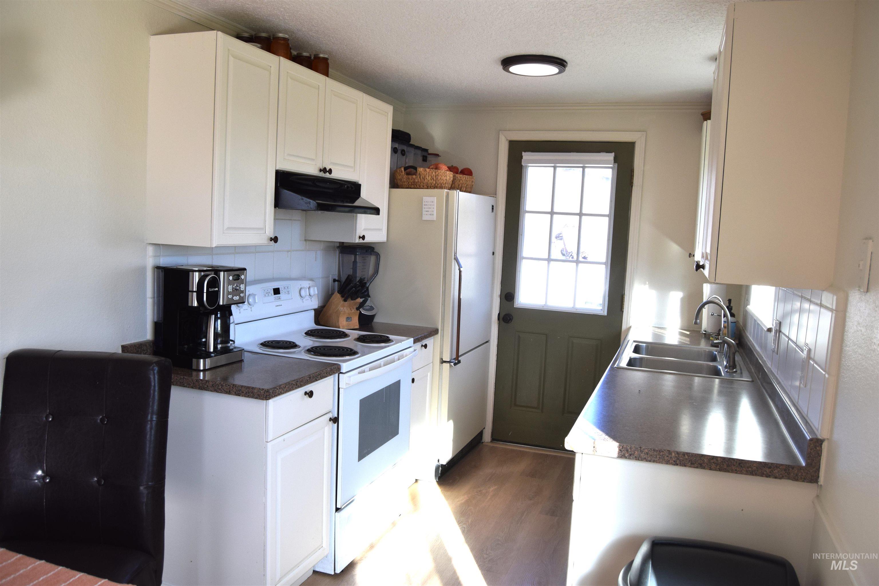 5654 Hillview Rd. Property Photo 12