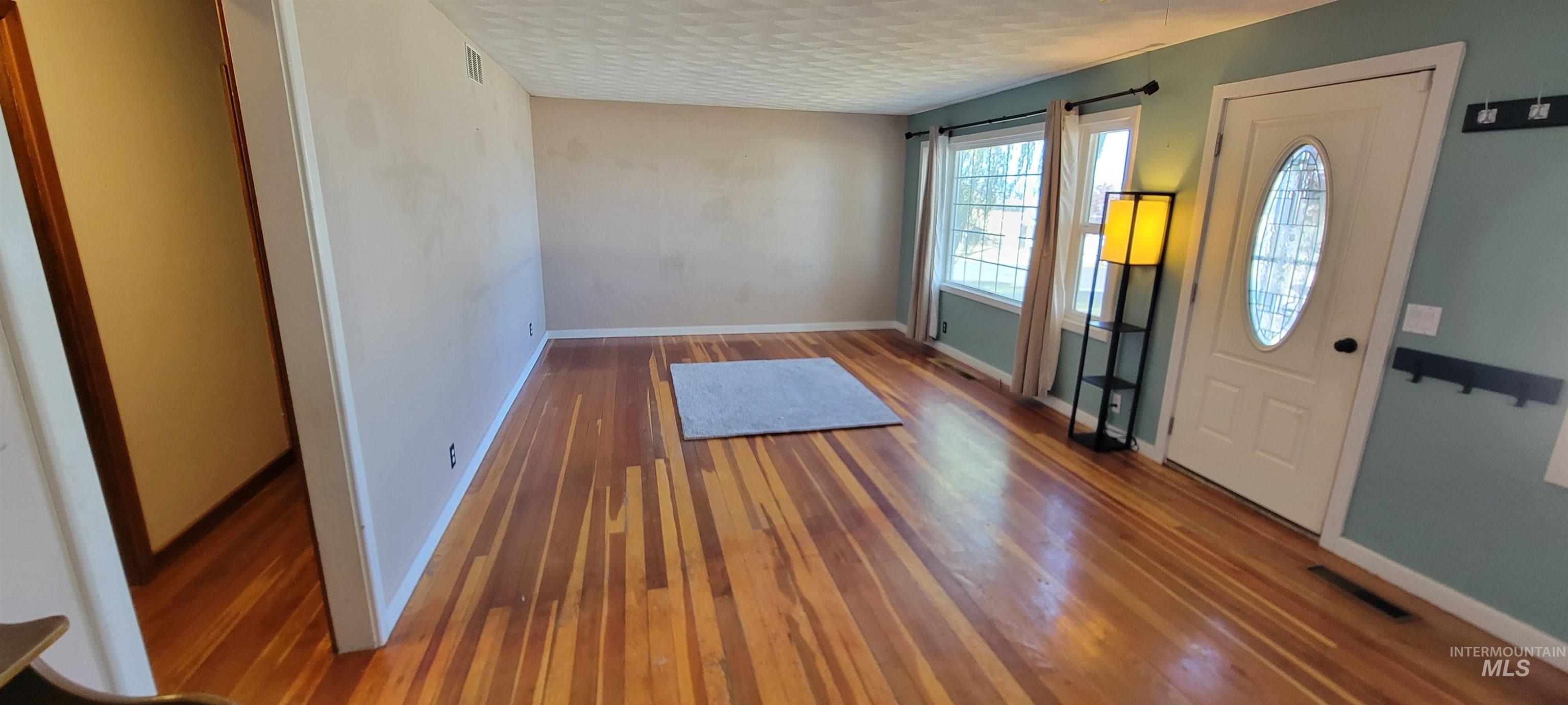 824 Elk Street Property Photo 6