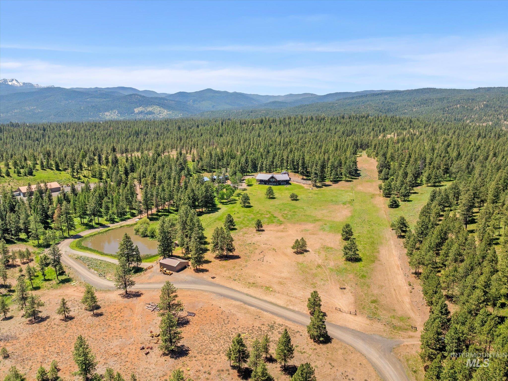62924 Wolf Creek Ln Property Photo 6