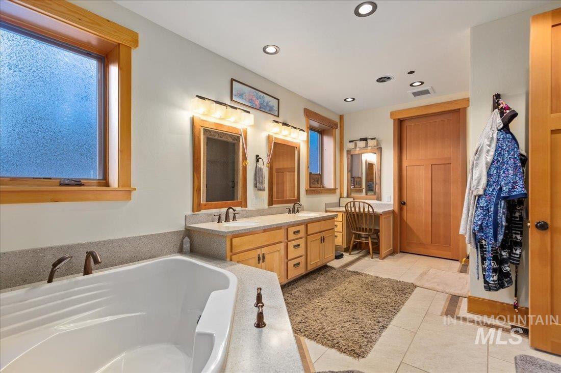 62924 Wolf Creek Ln Property Photo 18