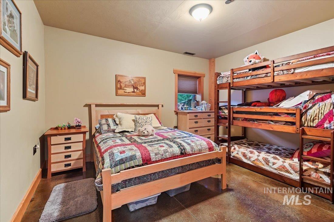 62924 Wolf Creek Ln Property Photo 22