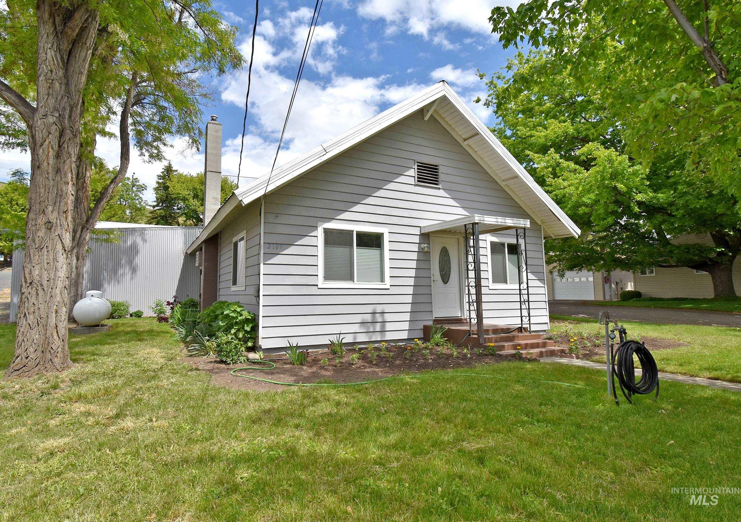 2107 Villard Street Property Photo 1