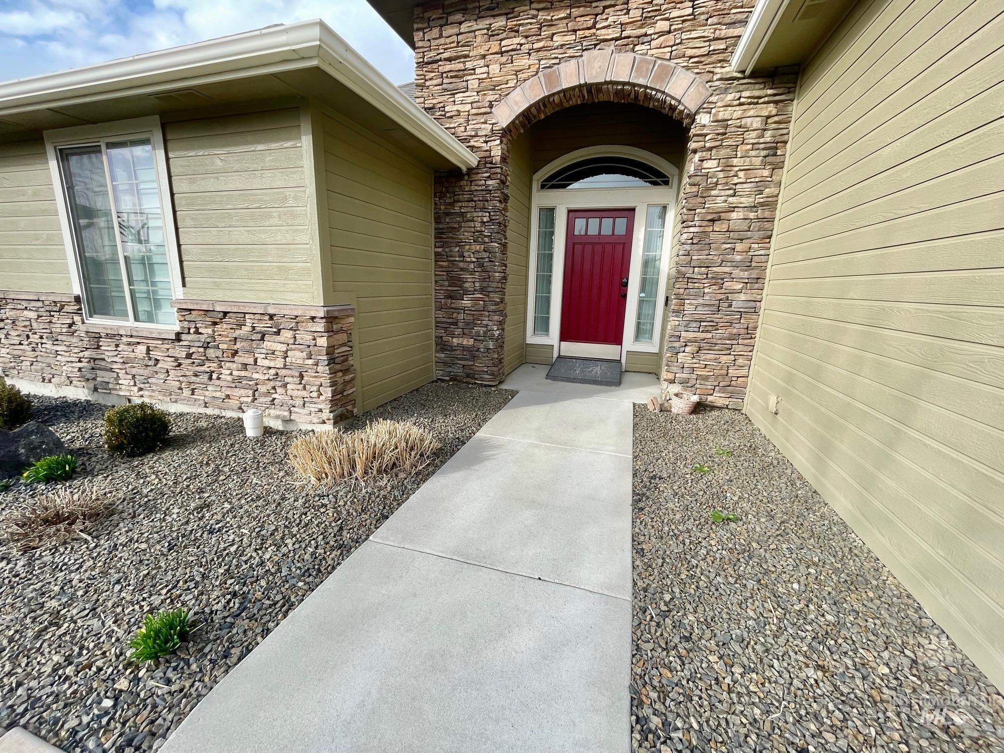 1216 W Belknap Dr Property Photo 2