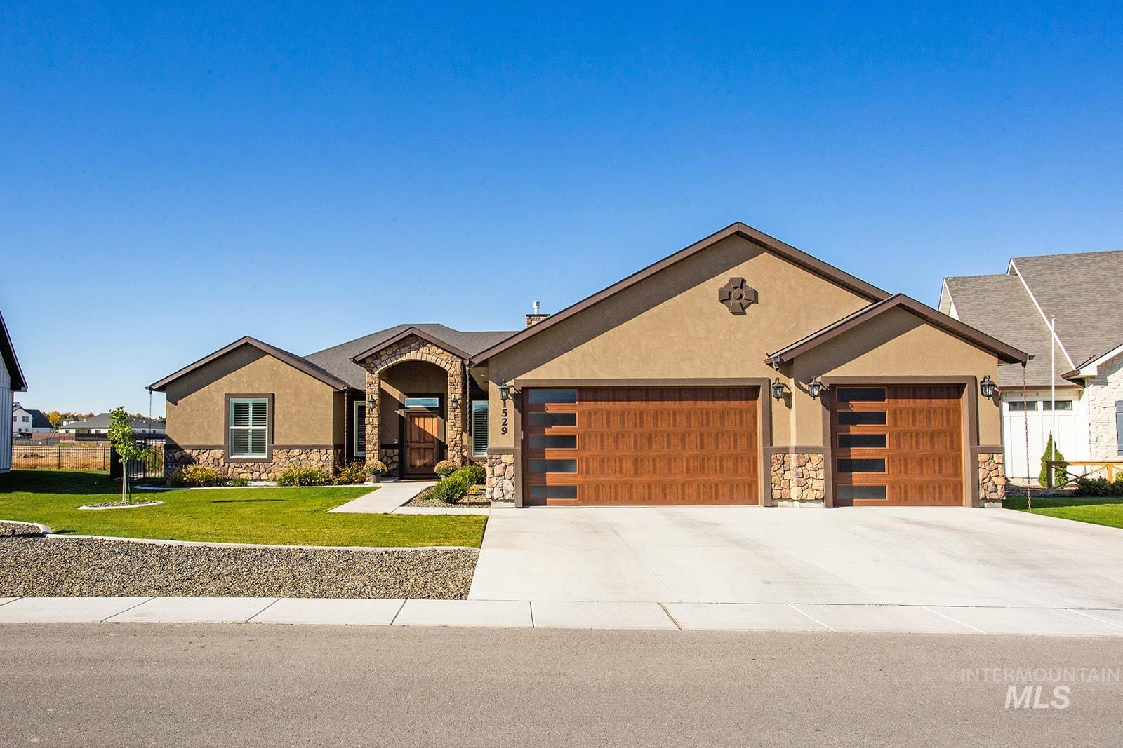1529 Clear Creek Loop Property Photo 2