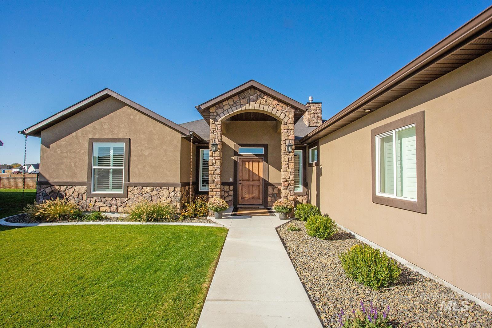 1529 Clear Creek Loop Property Photo 3