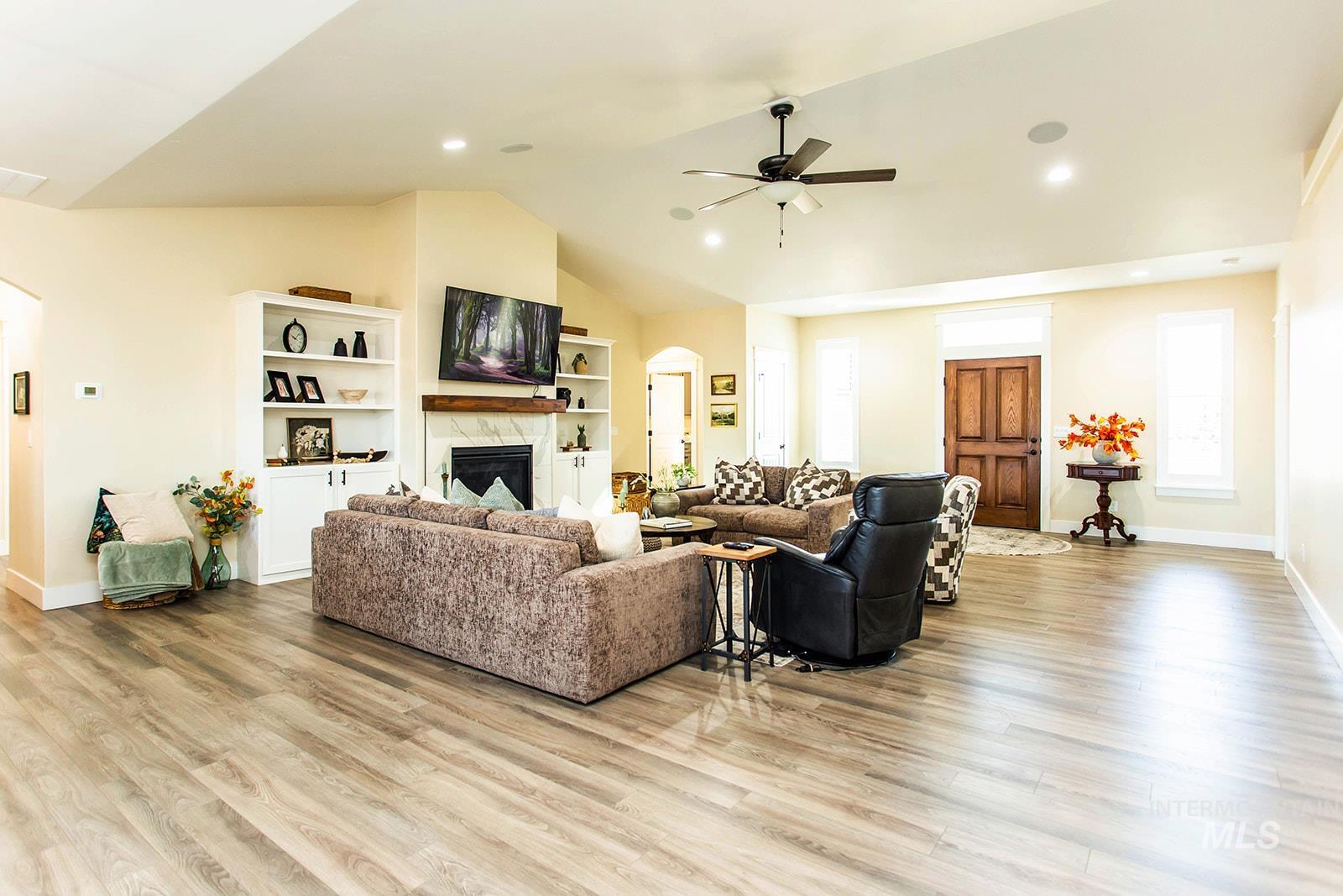 1529 Clear Creek Loop Property Photo 6