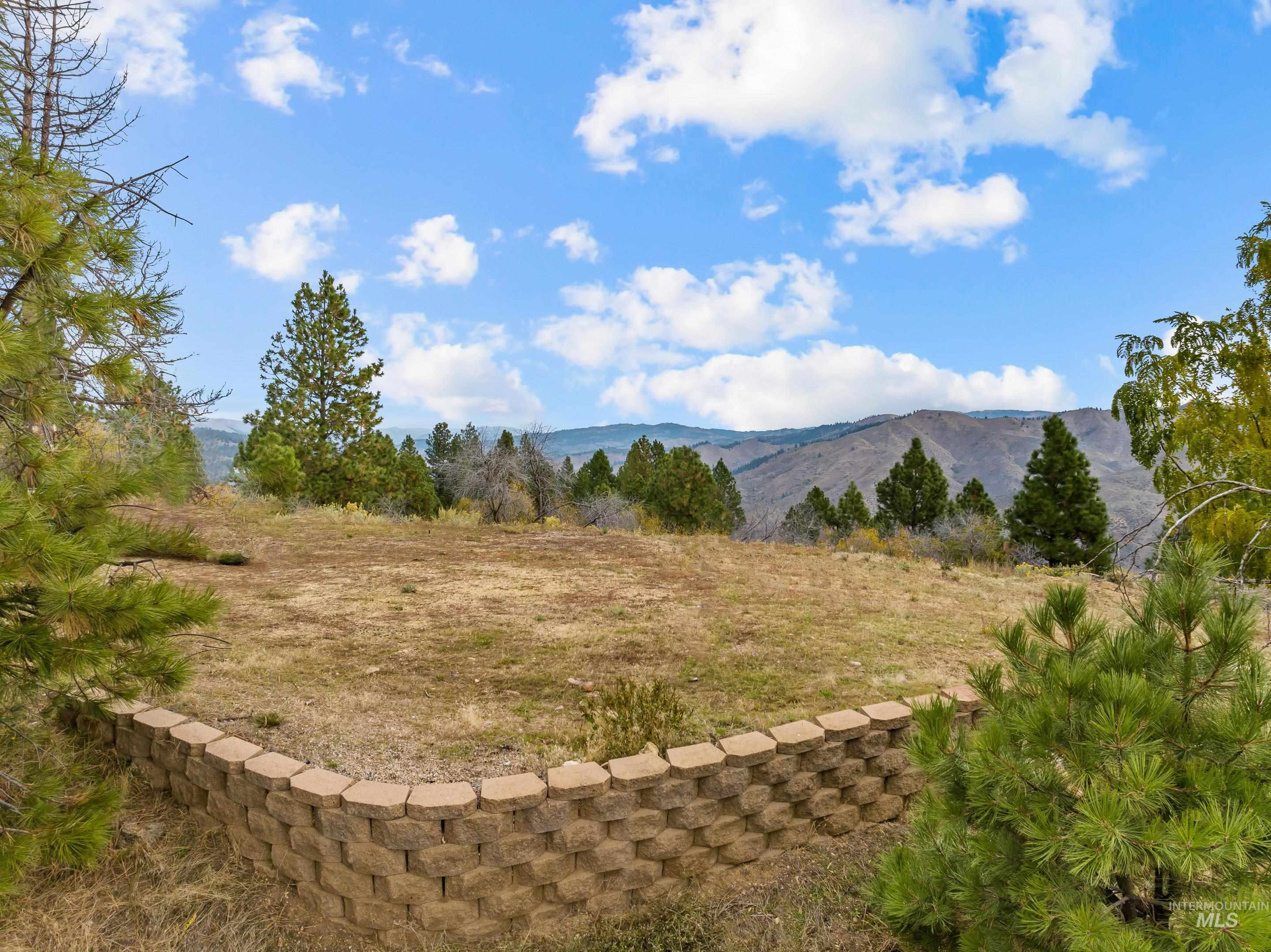 210 Evergreen Dr Property Photo 2