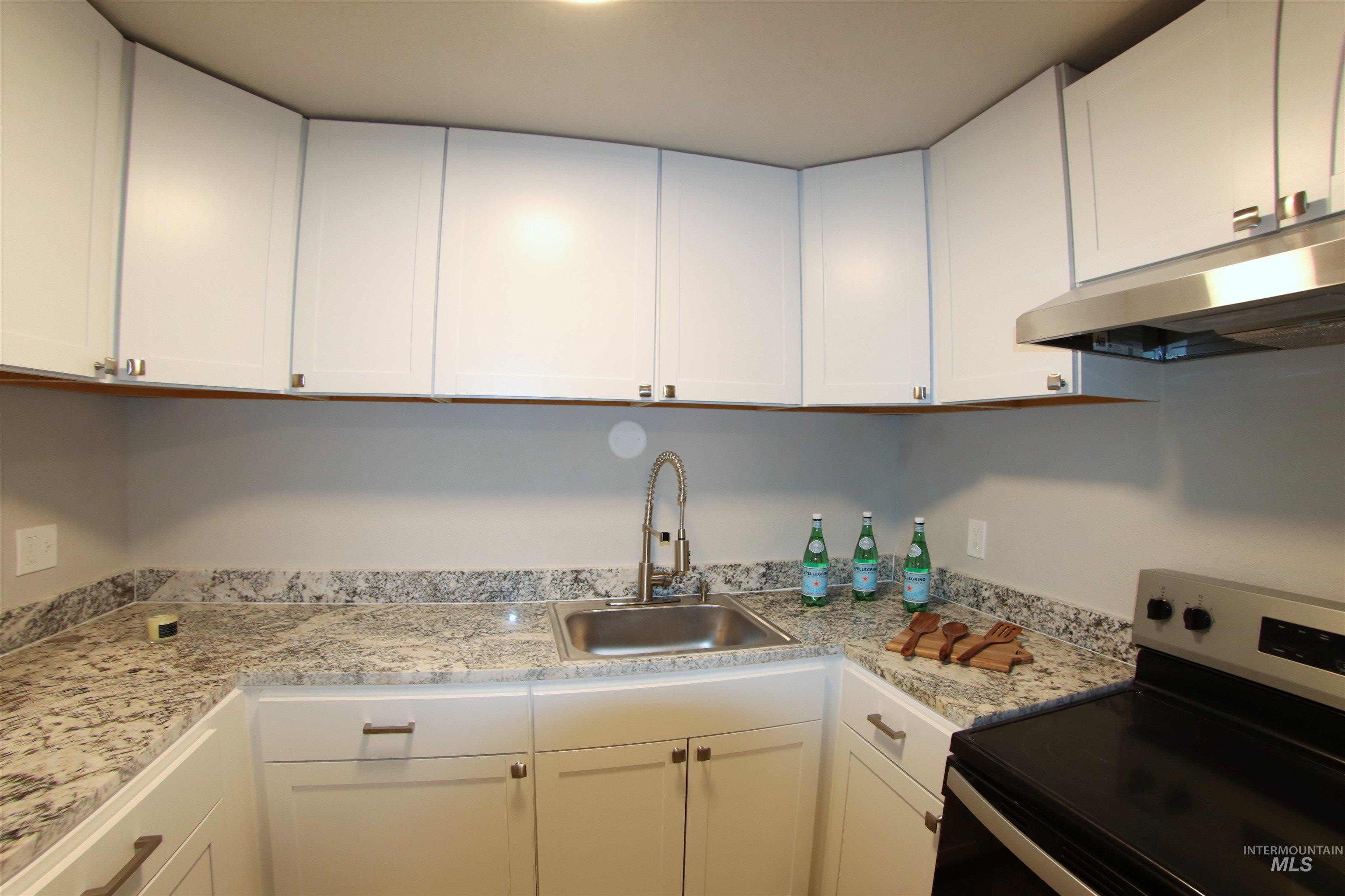 2427 Cherry St Property Photo 1