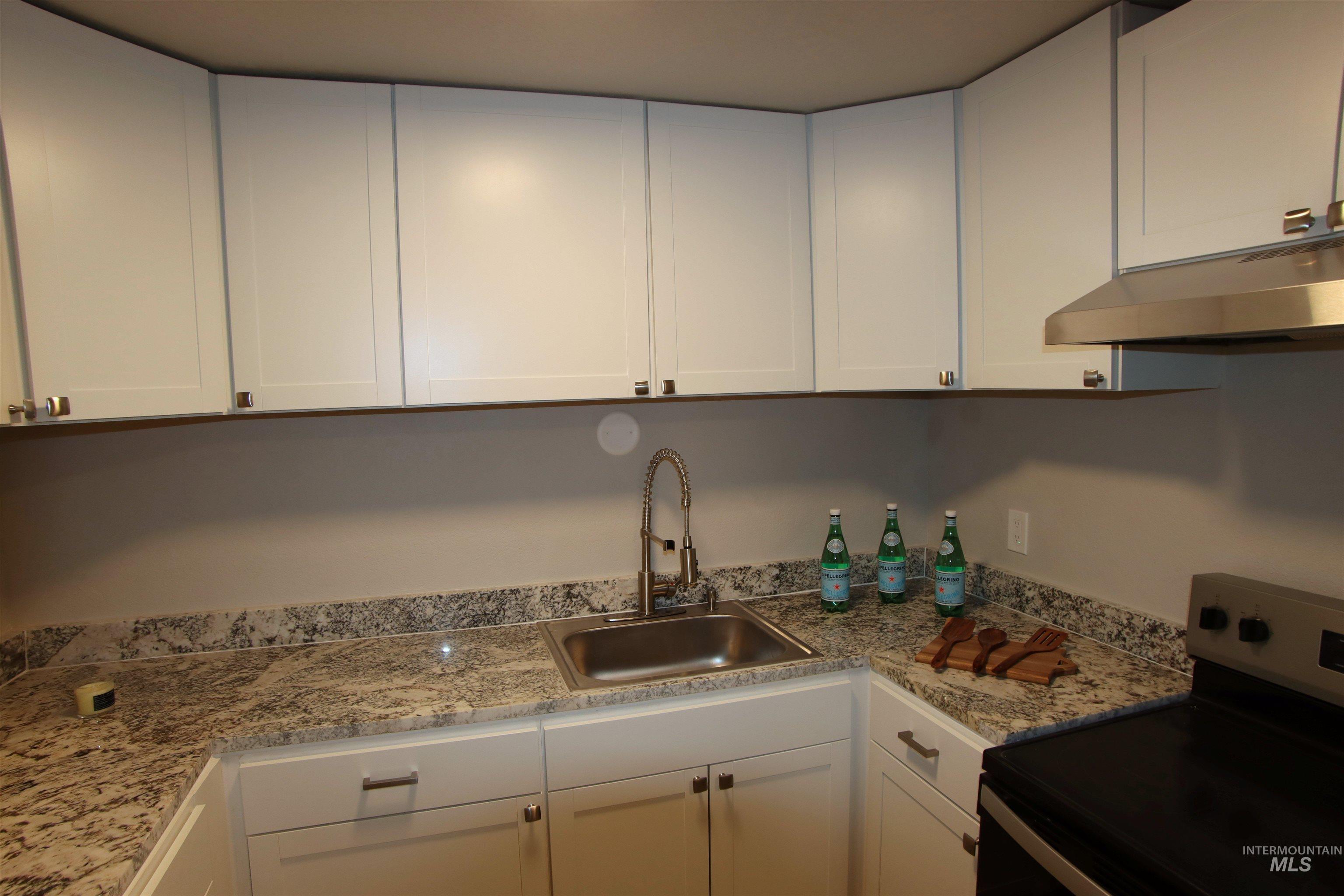 2427 Cherry St Property Photo 2