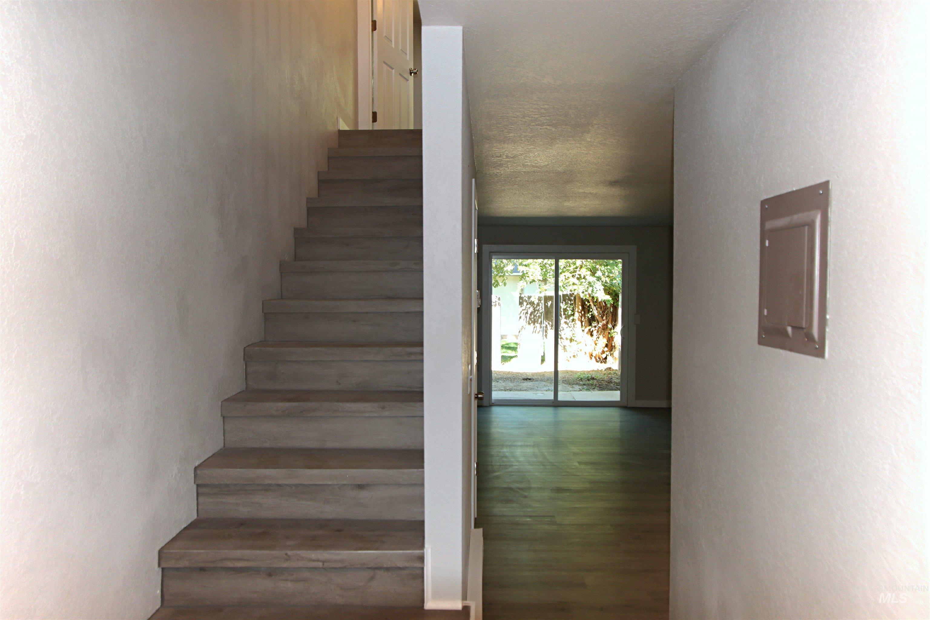 2427 Cherry St Property Photo 6