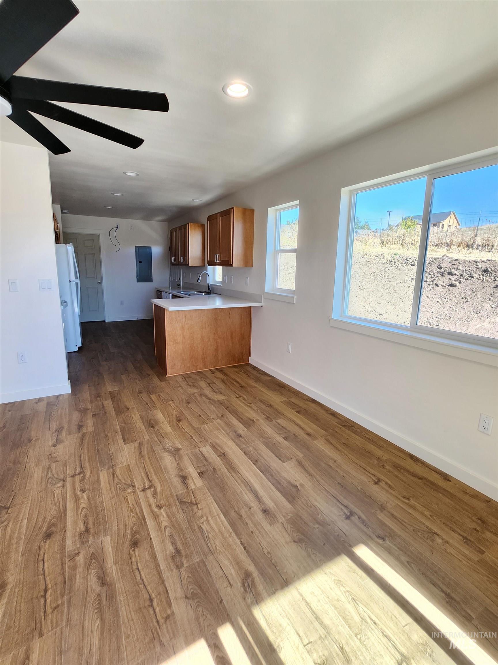 445 Powers Ave Property Photo 2