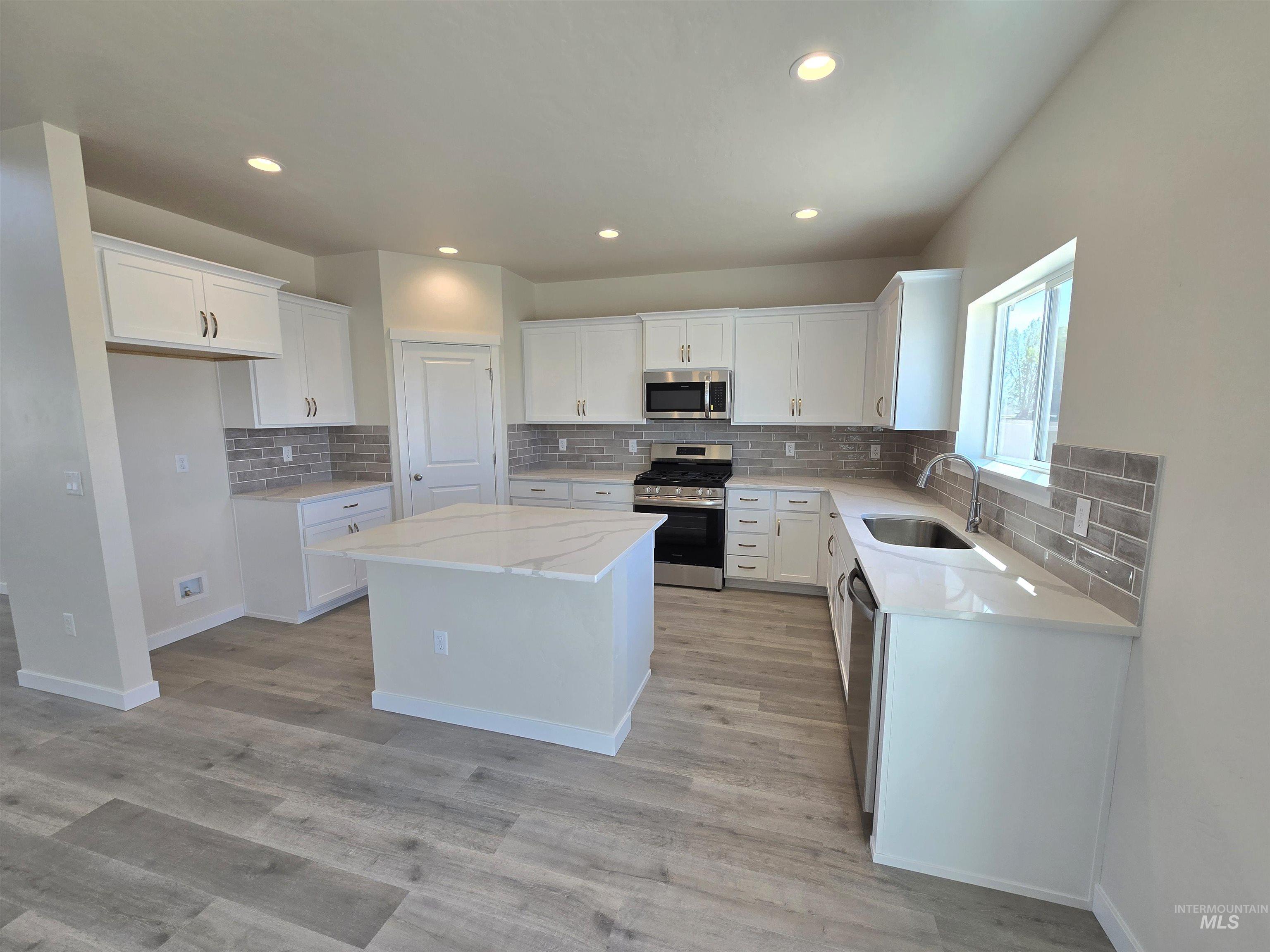 15637 N Labrador Ave Property Photo 7