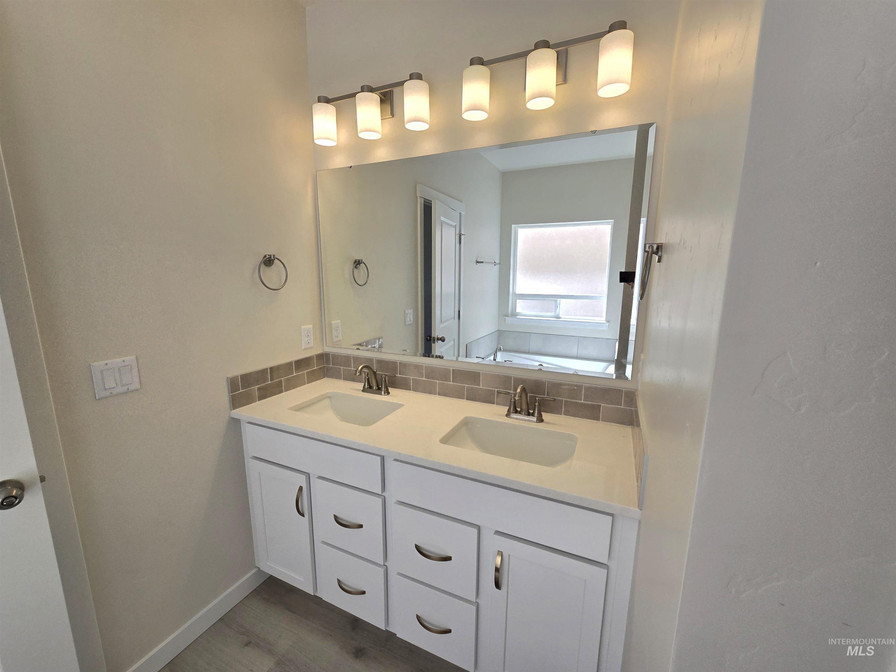 15637 N Labrador Ave Property Photo 11