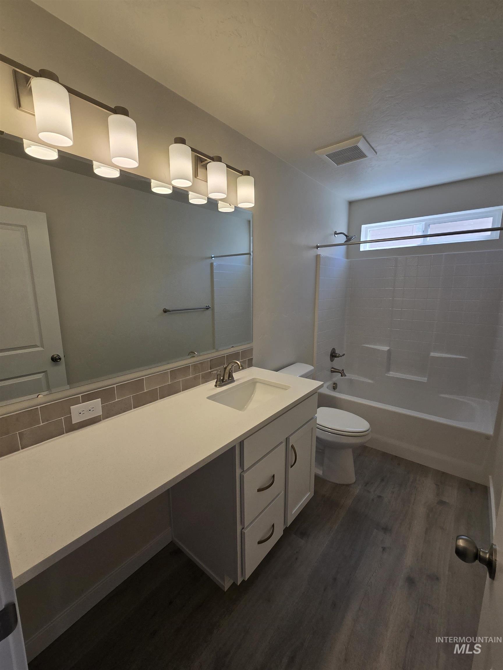 15637 N Labrador Ave Property Photo 14