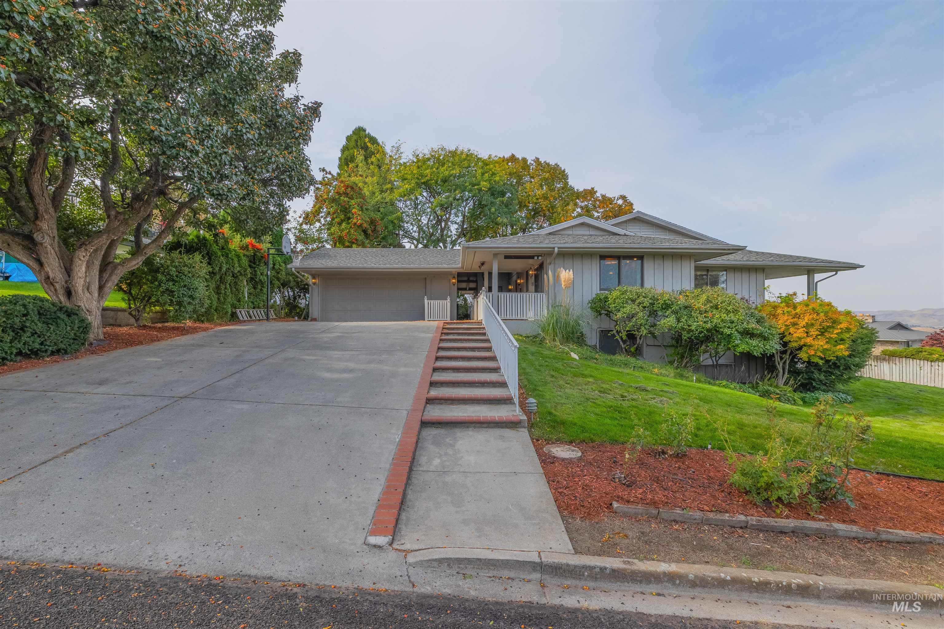 2956 Mayfair Ridge Property Photo 2