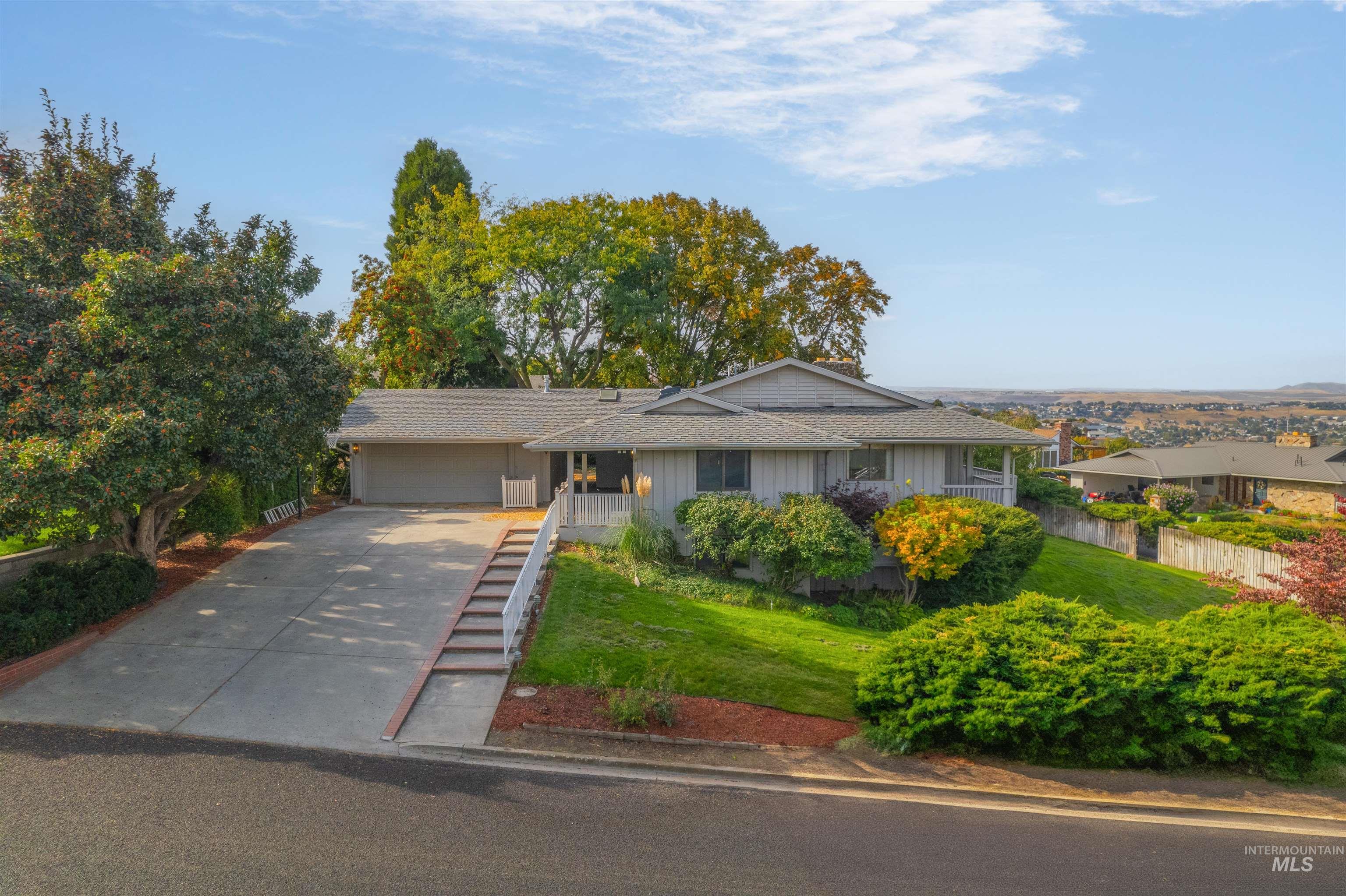 2956 Mayfair Ridge Property Photo 3