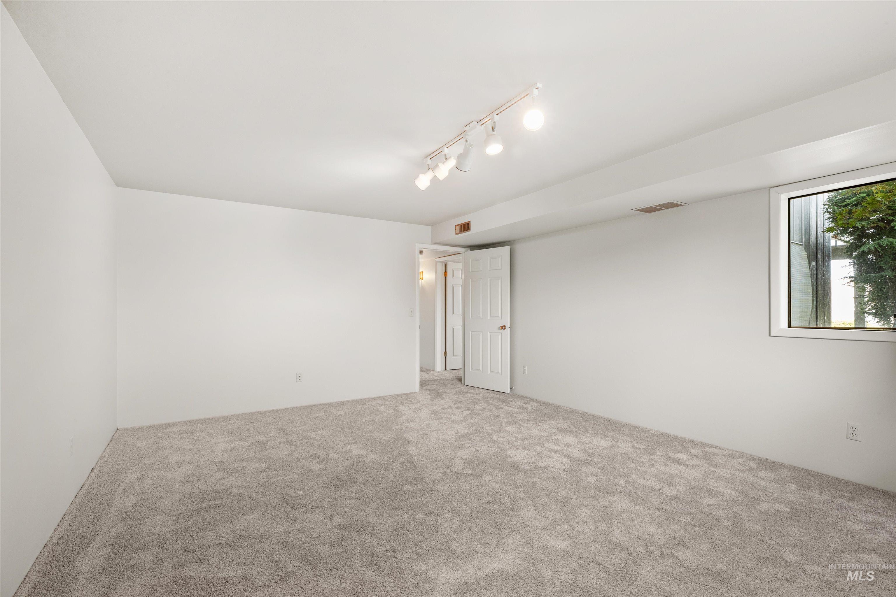 2956 Mayfair Ridge Property Photo 31