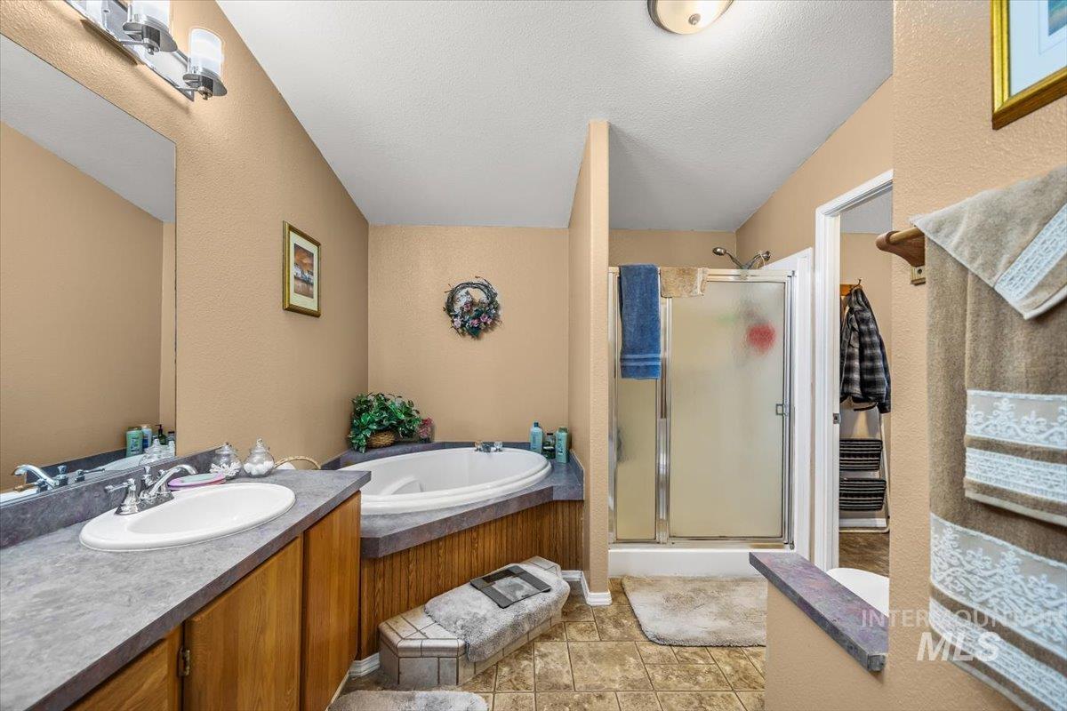 1915 W South Slope Road Property Photo 17