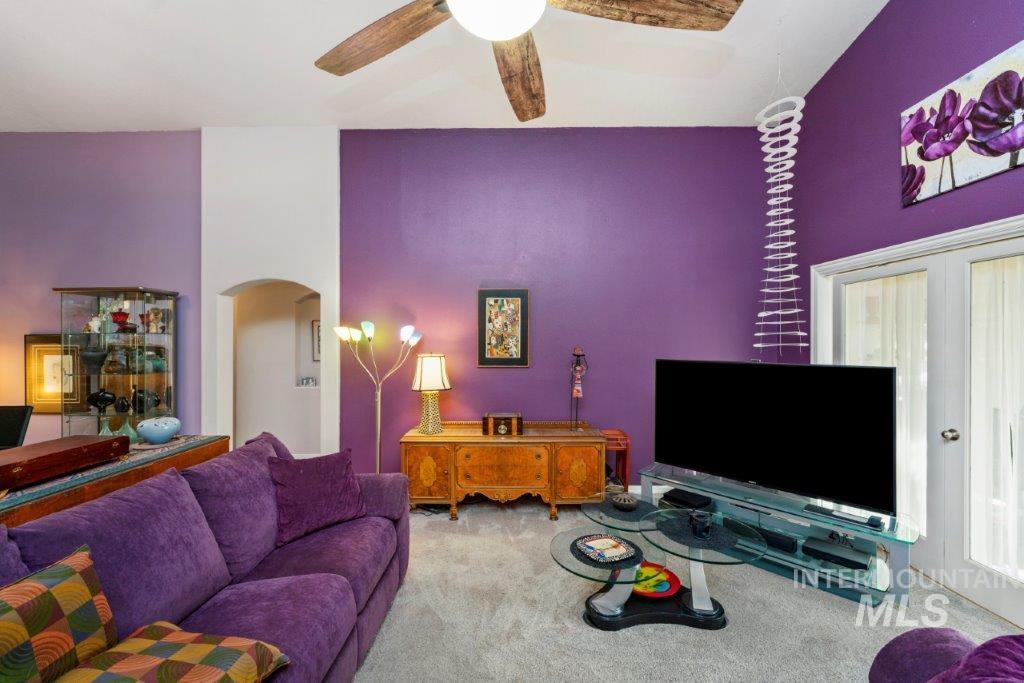 1118 Mcintosh St Property Photo 3